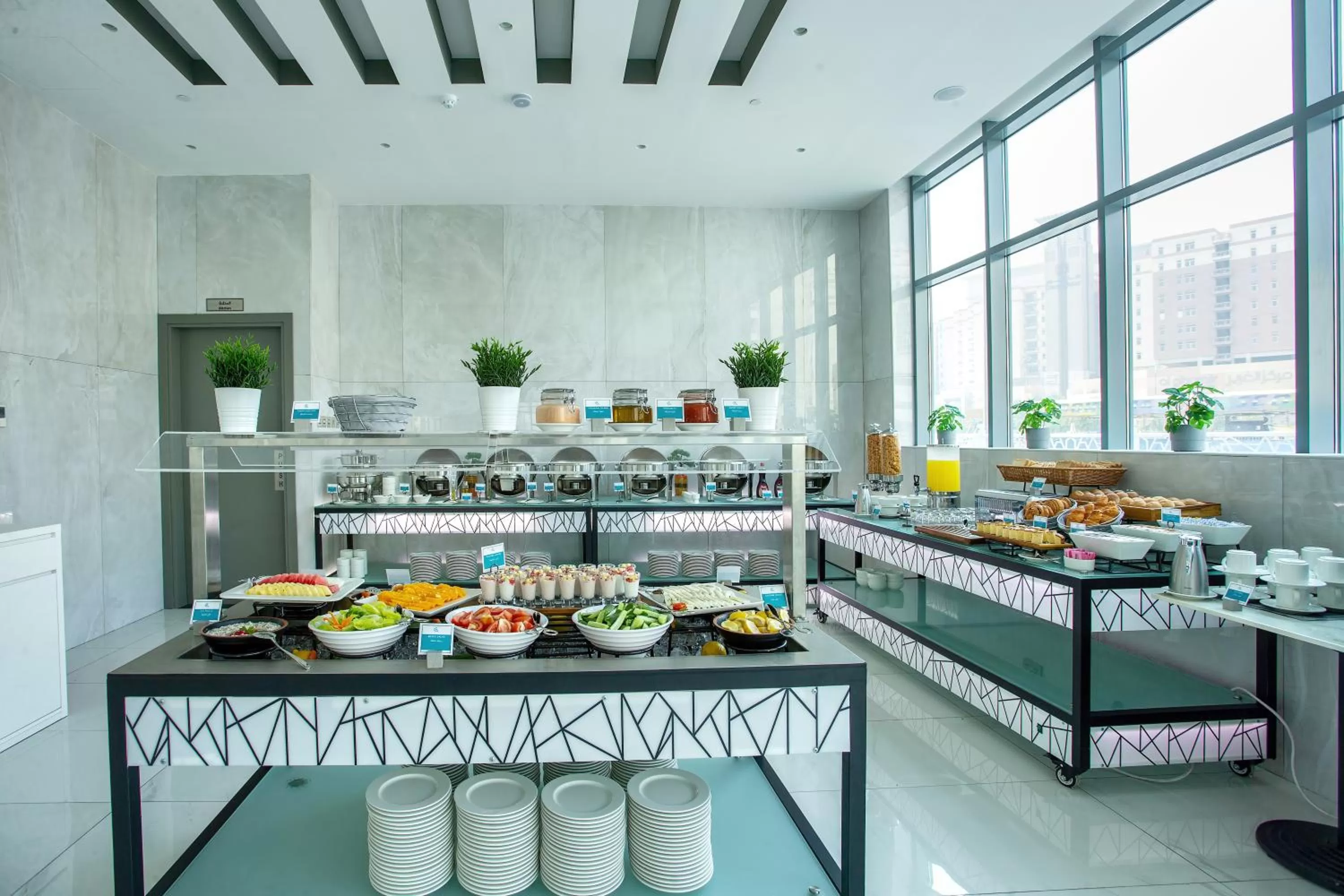 Food and drinks in City Avenue Al Reqqa Hotel