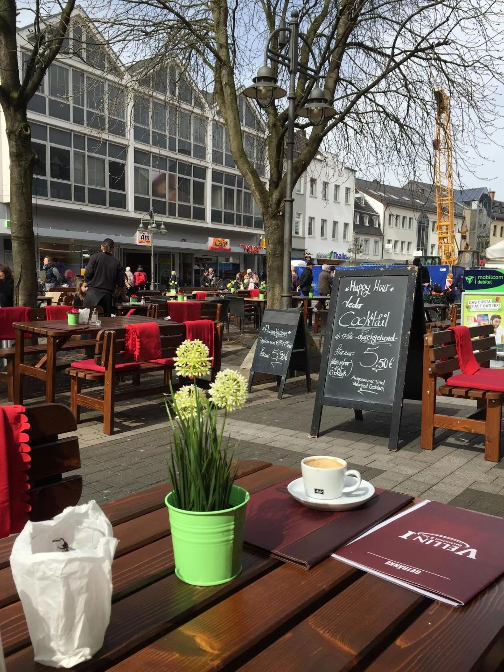 Restaurant/places to eat in Six! Eat Work Sleep