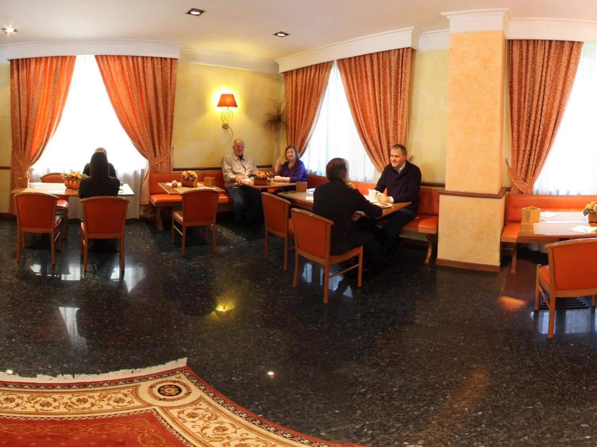 Restaurant/places to eat in Hotel La Pace - Experience