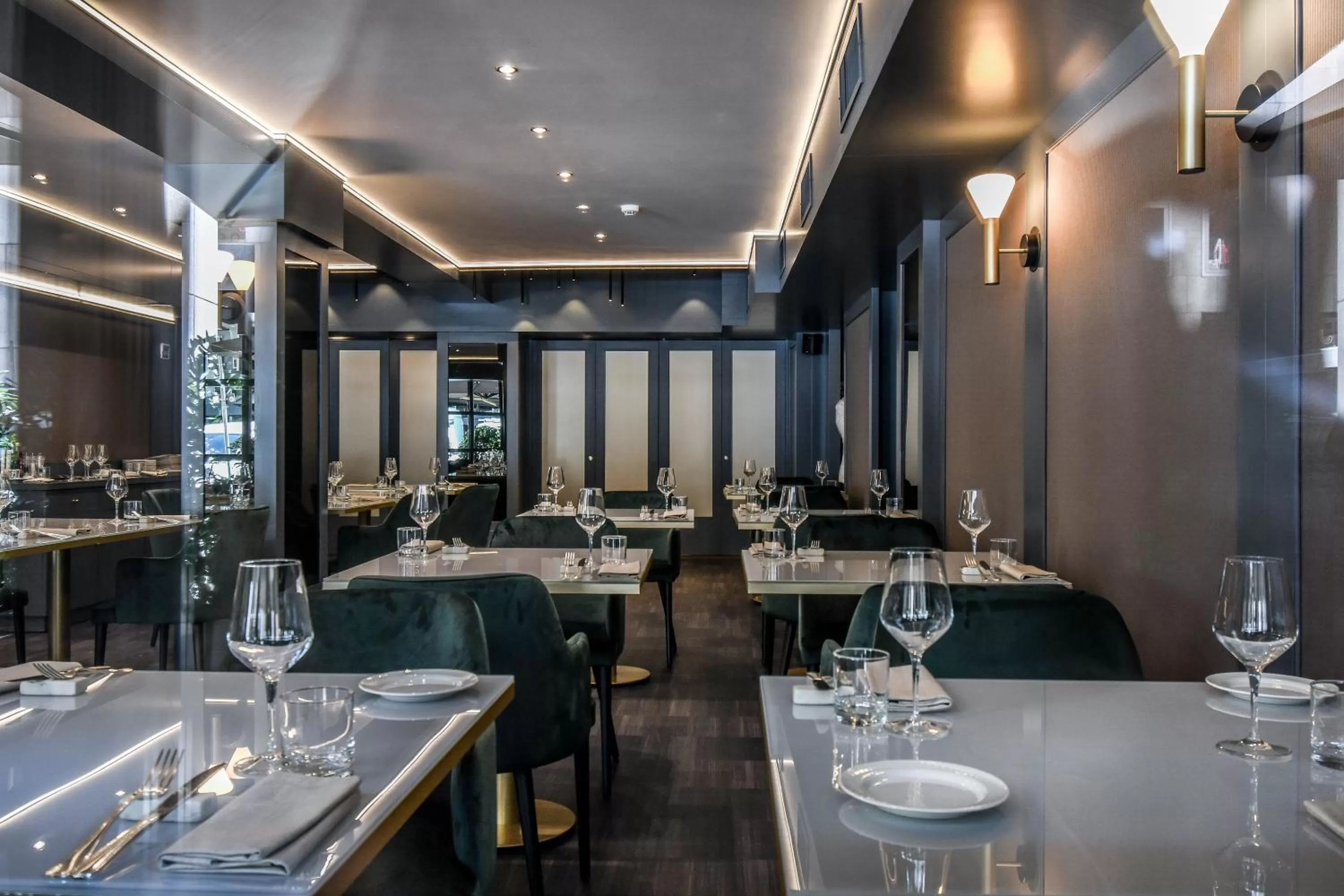 Restaurant/places to eat in Sina De La Ville