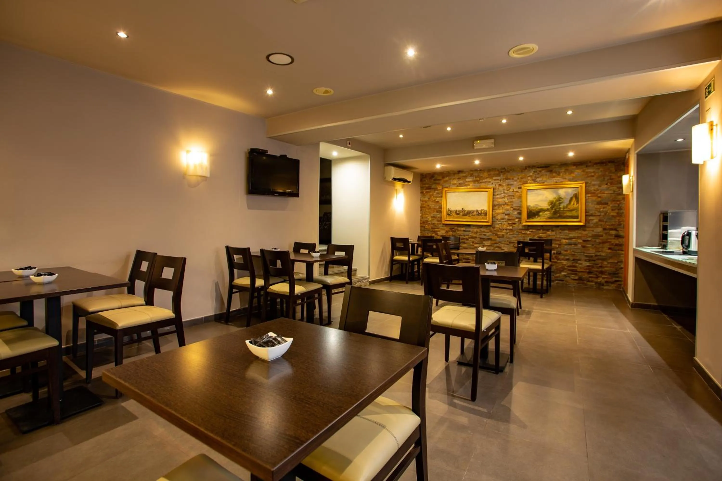 Restaurant/places to eat in Hotel Bocage