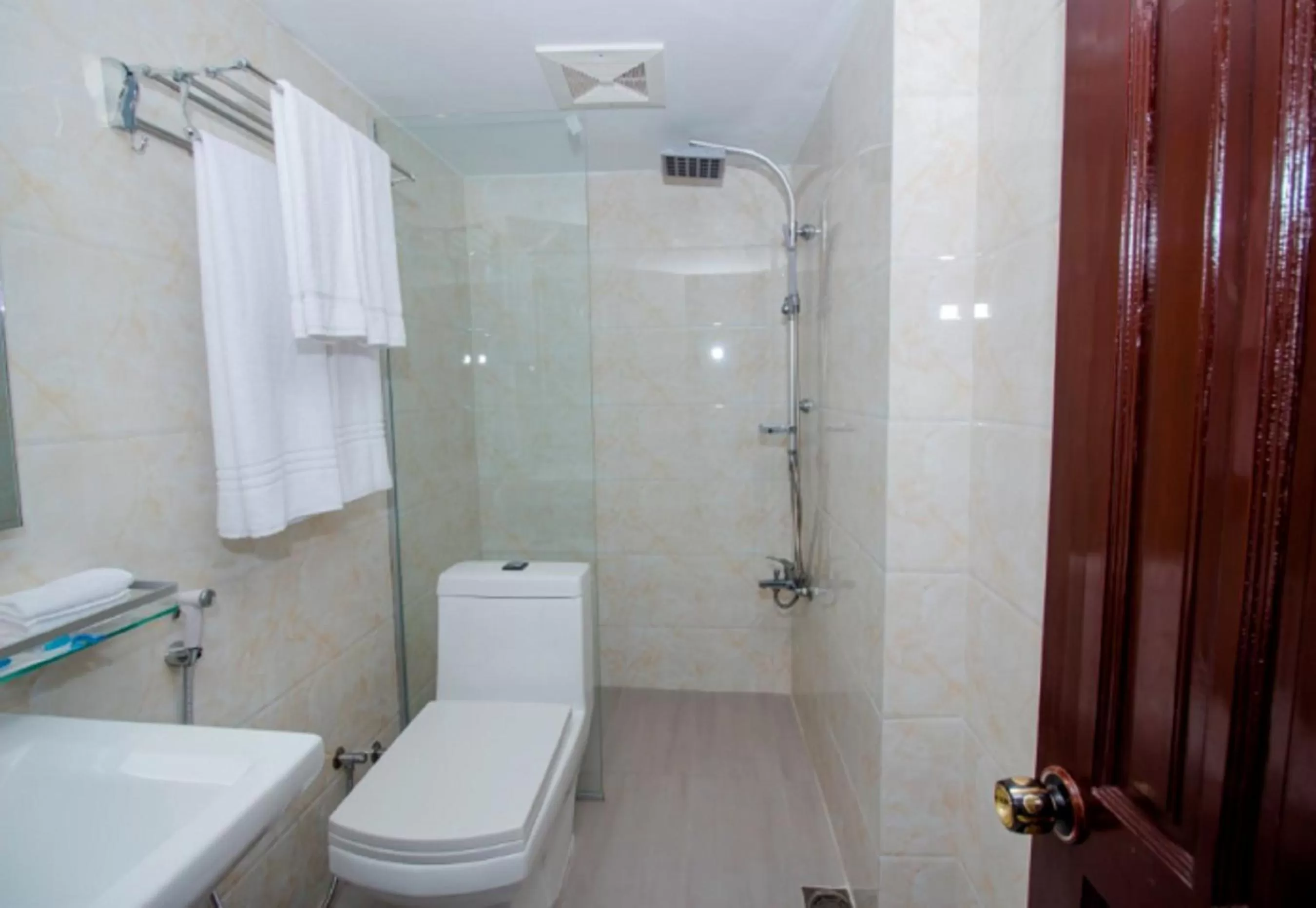 Bathroom in Hotel Gulshan Lake View