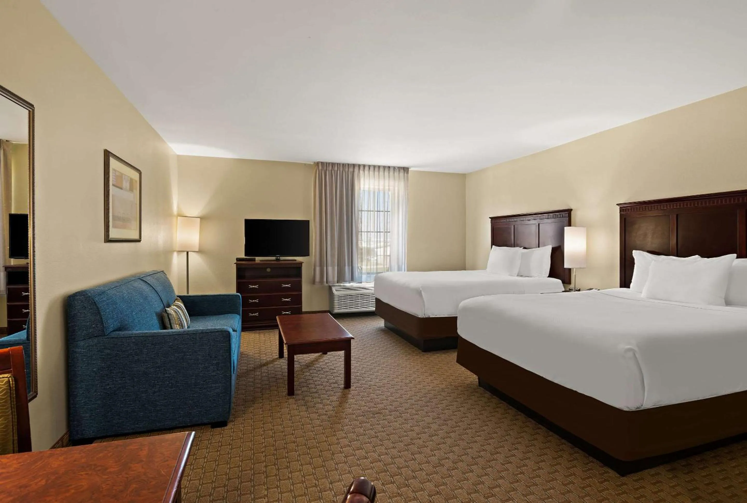 Bedroom, Bed in MainStay Suites Houma