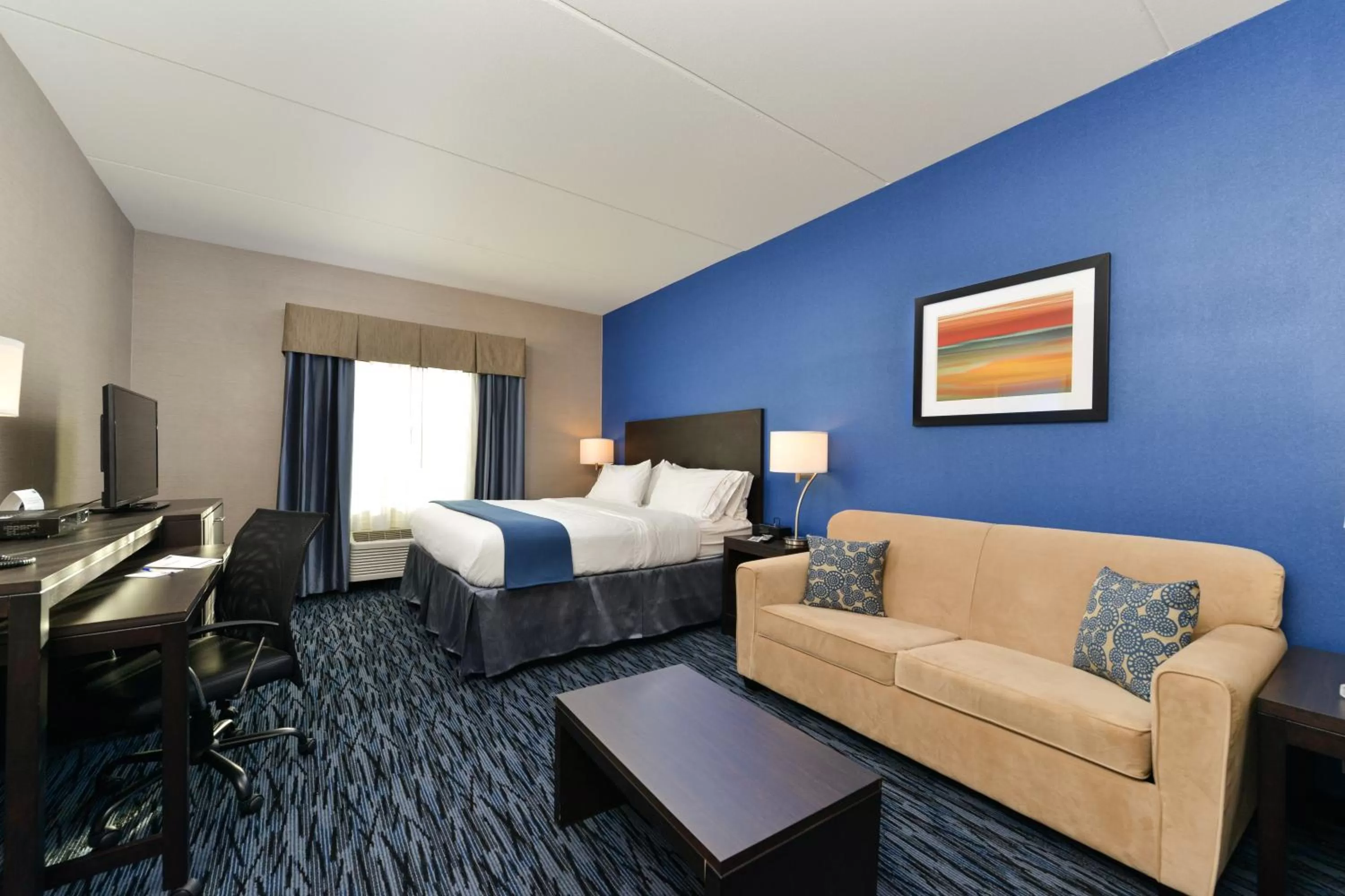 Photo of the whole room, Bed in Holiday Inn Express & Suites Peekskill-Lower Hudson Valley by IHG