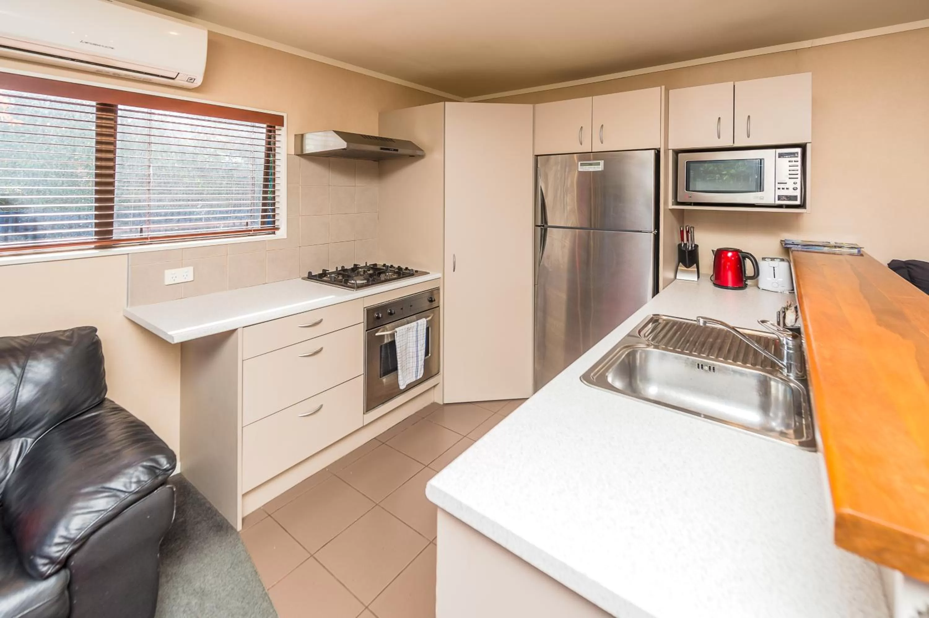 Kitchen/Kitchenette in Anndion Motel