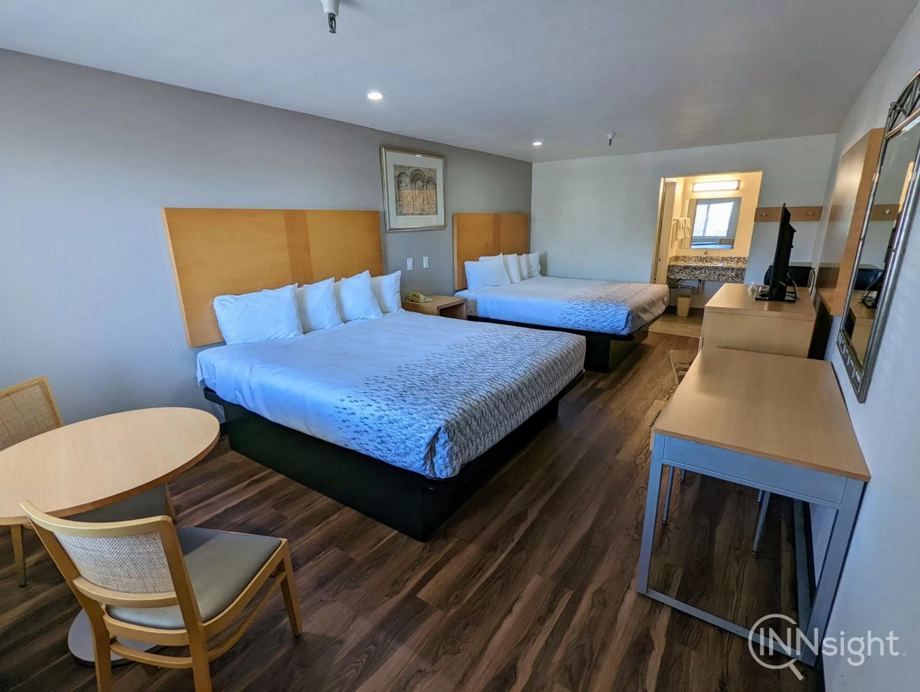 Photo of the whole room, Bed in Royal Inn