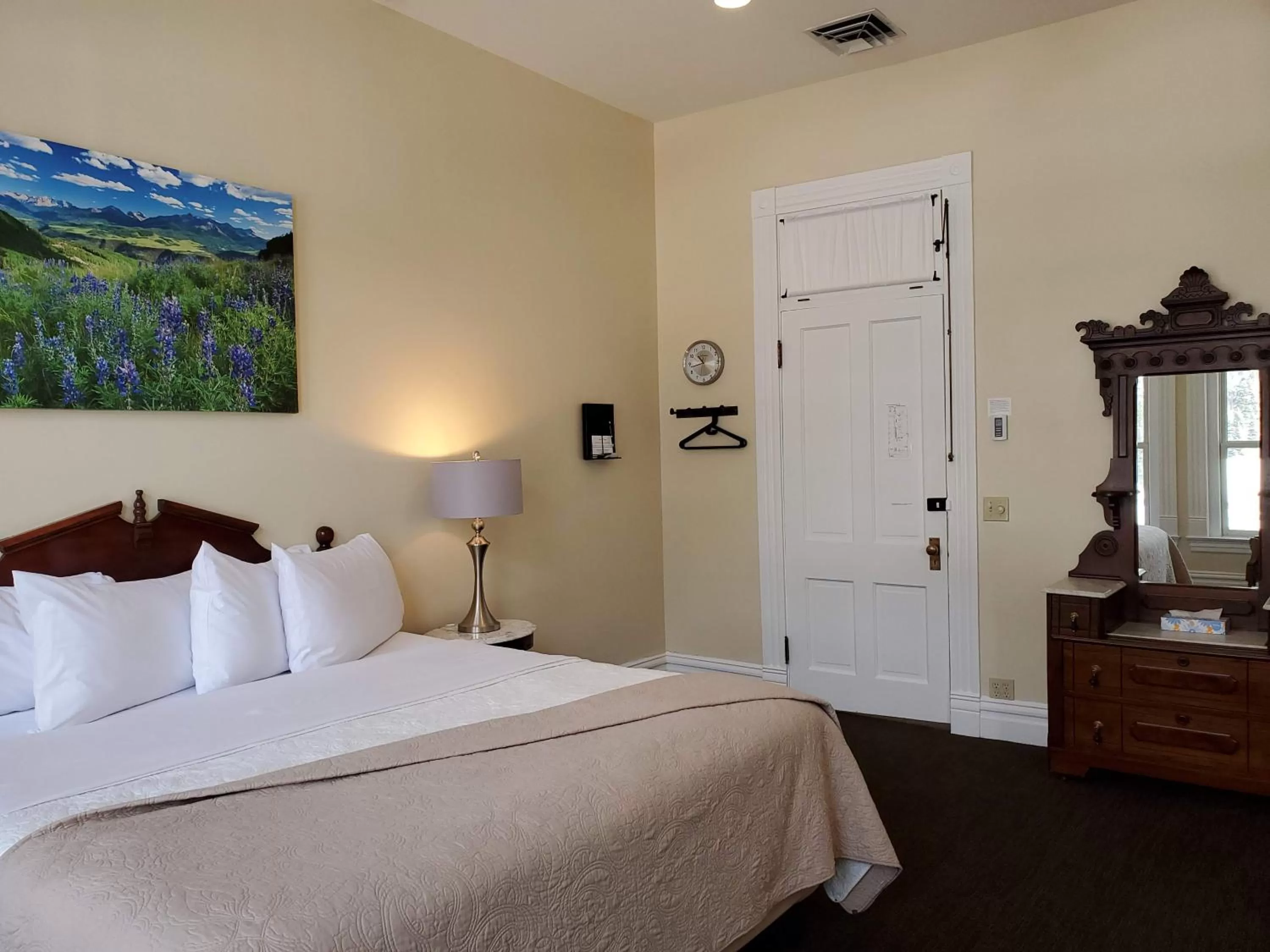 Bedroom, Bed in Hotel Ouray - for 12 years old and over