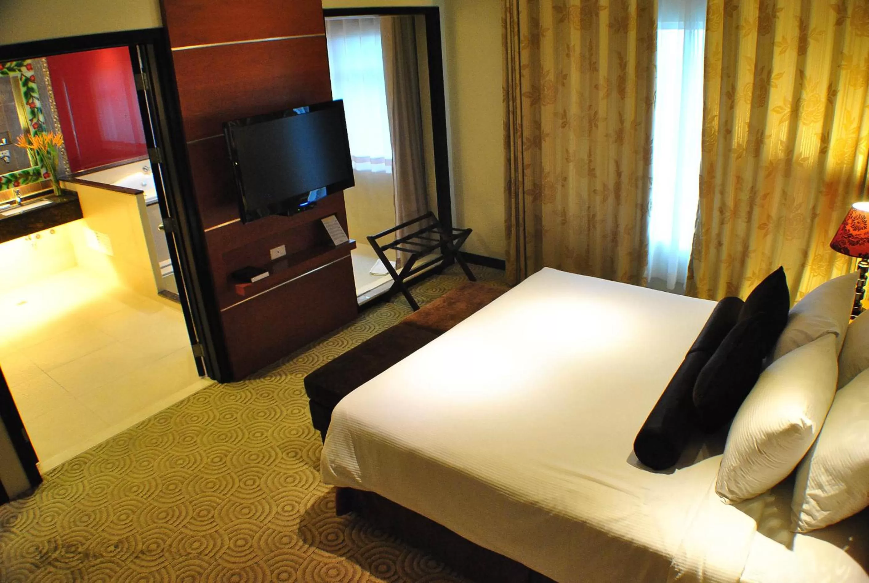 Bed in Hotel Elizabeth Cebu