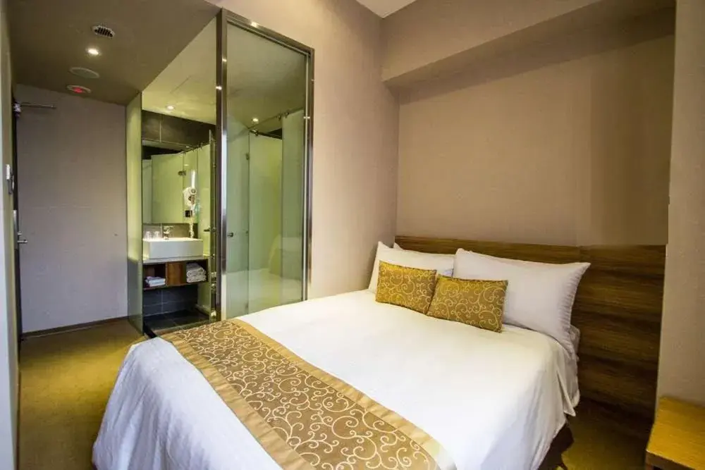 Superior Double Room in City Hotel Superior Double Room in City Hotel