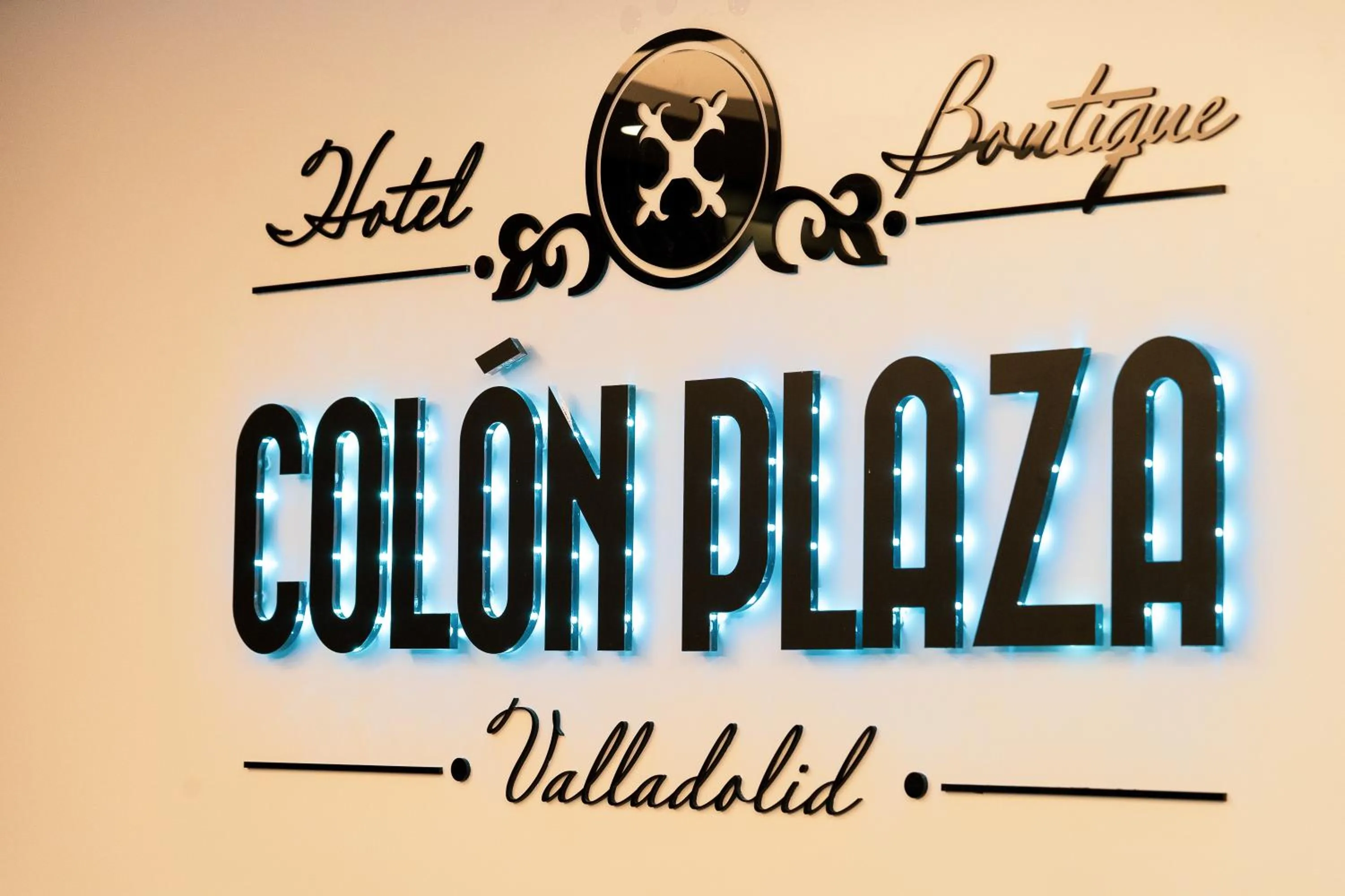 Property logo or sign in Hotel Colón Plaza