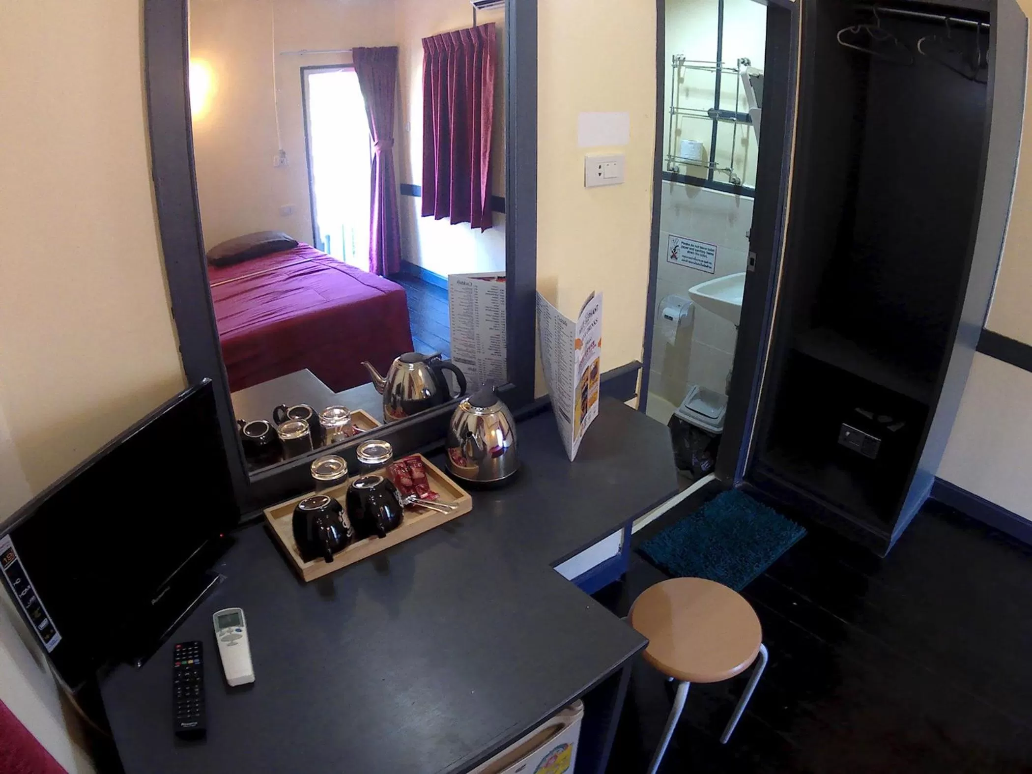 Coffee/tea facilities, Bed in The White Elephant Resort