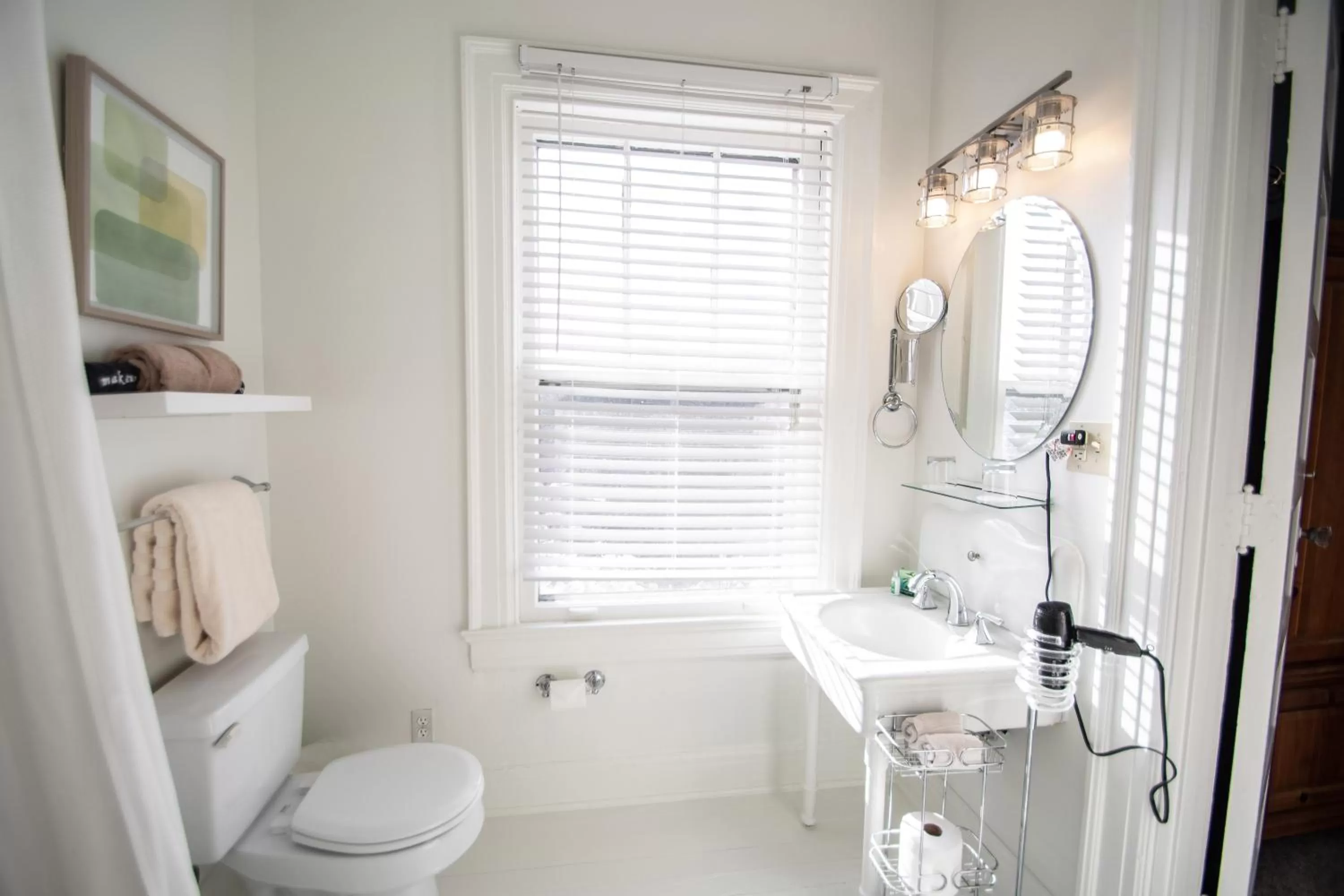Bathroom in Looking Glass Inn