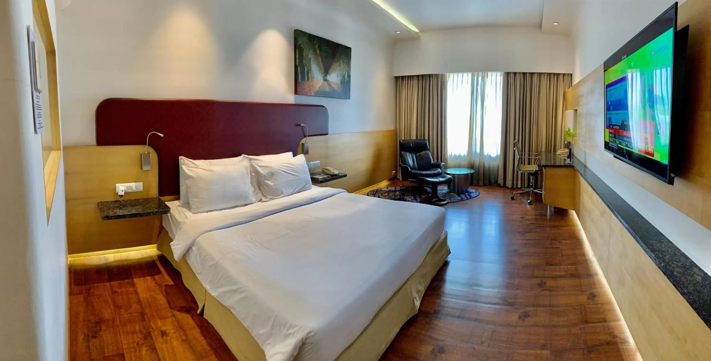 Photo of the whole room, Bed in Vivanta Vadodara