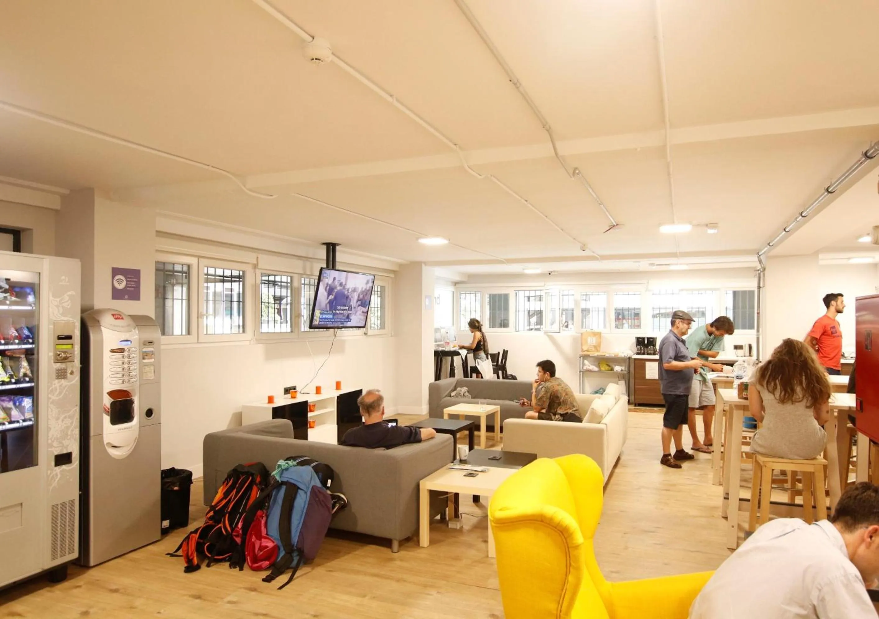 People in Bilbao Metropolitan Hostel by Bossh! Hotels