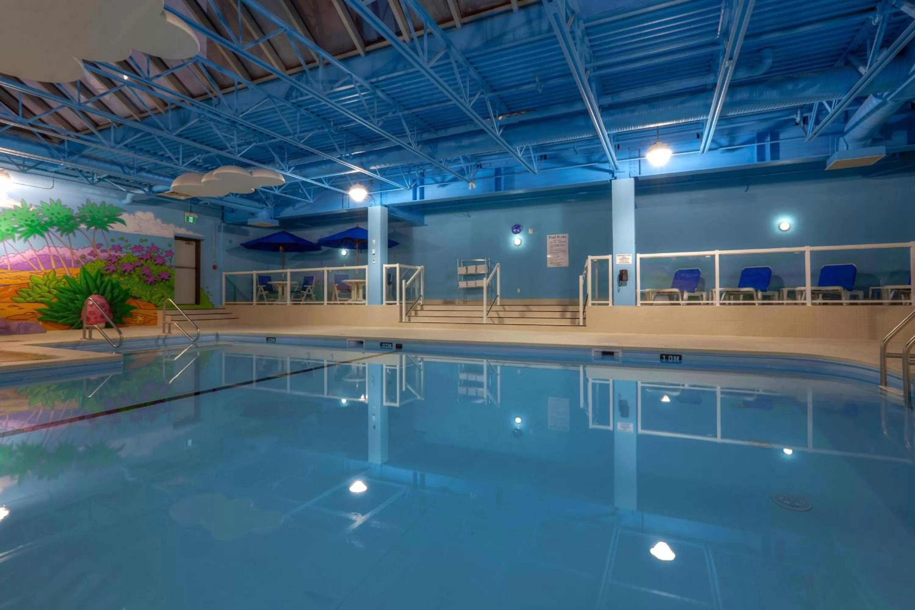 Swimming pool in Holiday Inn Express Winnipeg Airport - Polo Park by IHG
