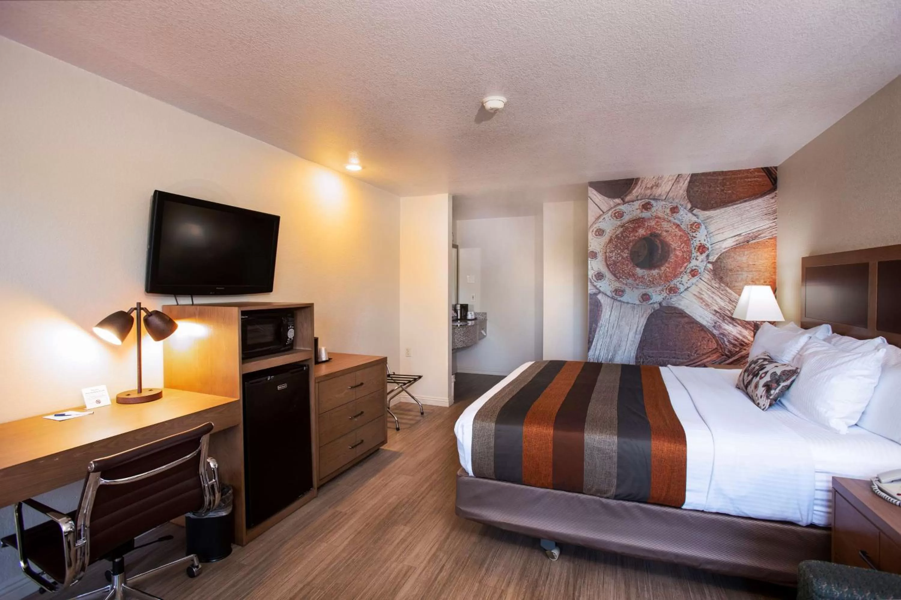 Photo of the whole room, Bed in Best Western Sandman Hotel