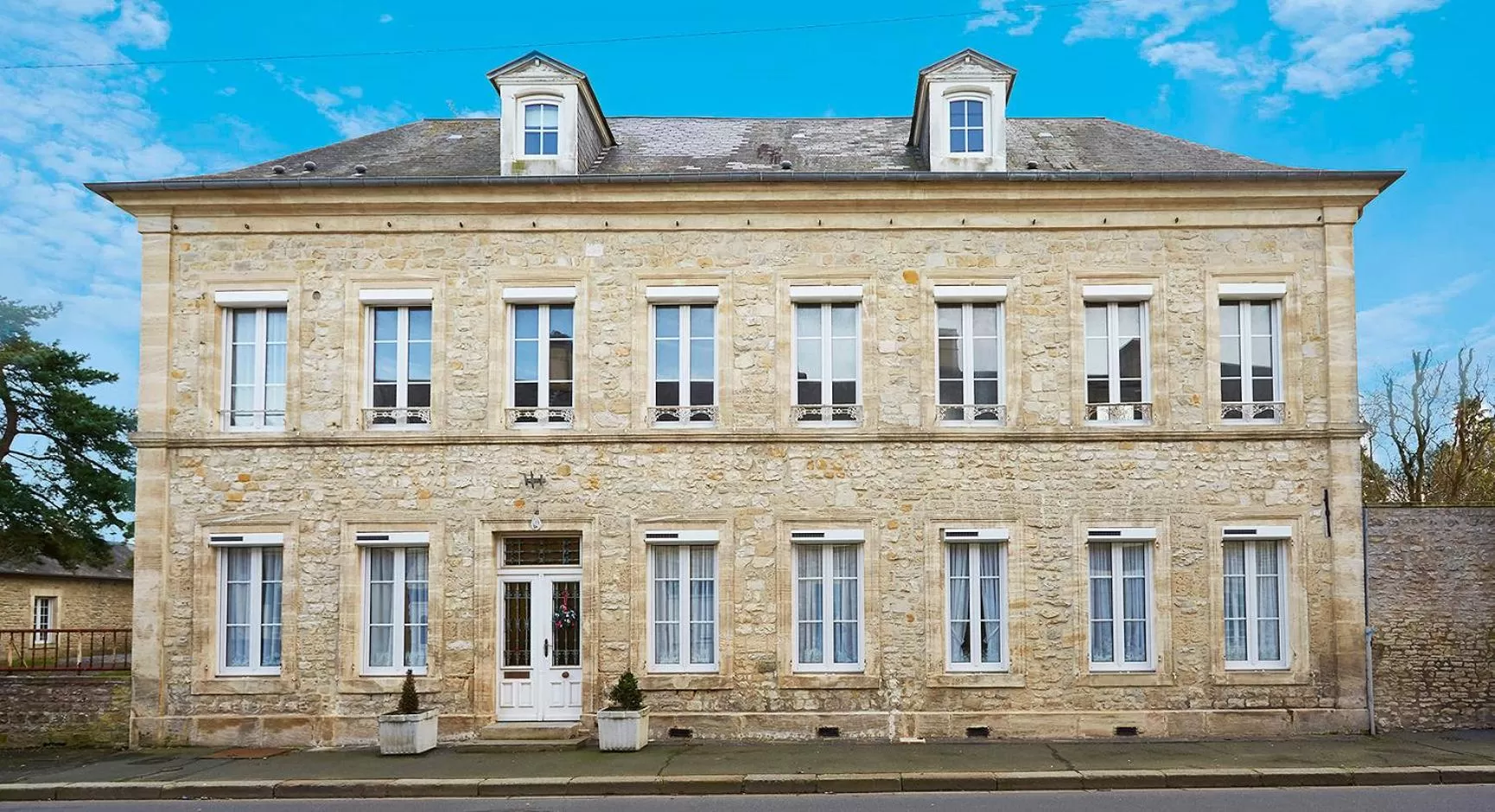 Property Building in Normand'Histoire Chambres d'Hôtes