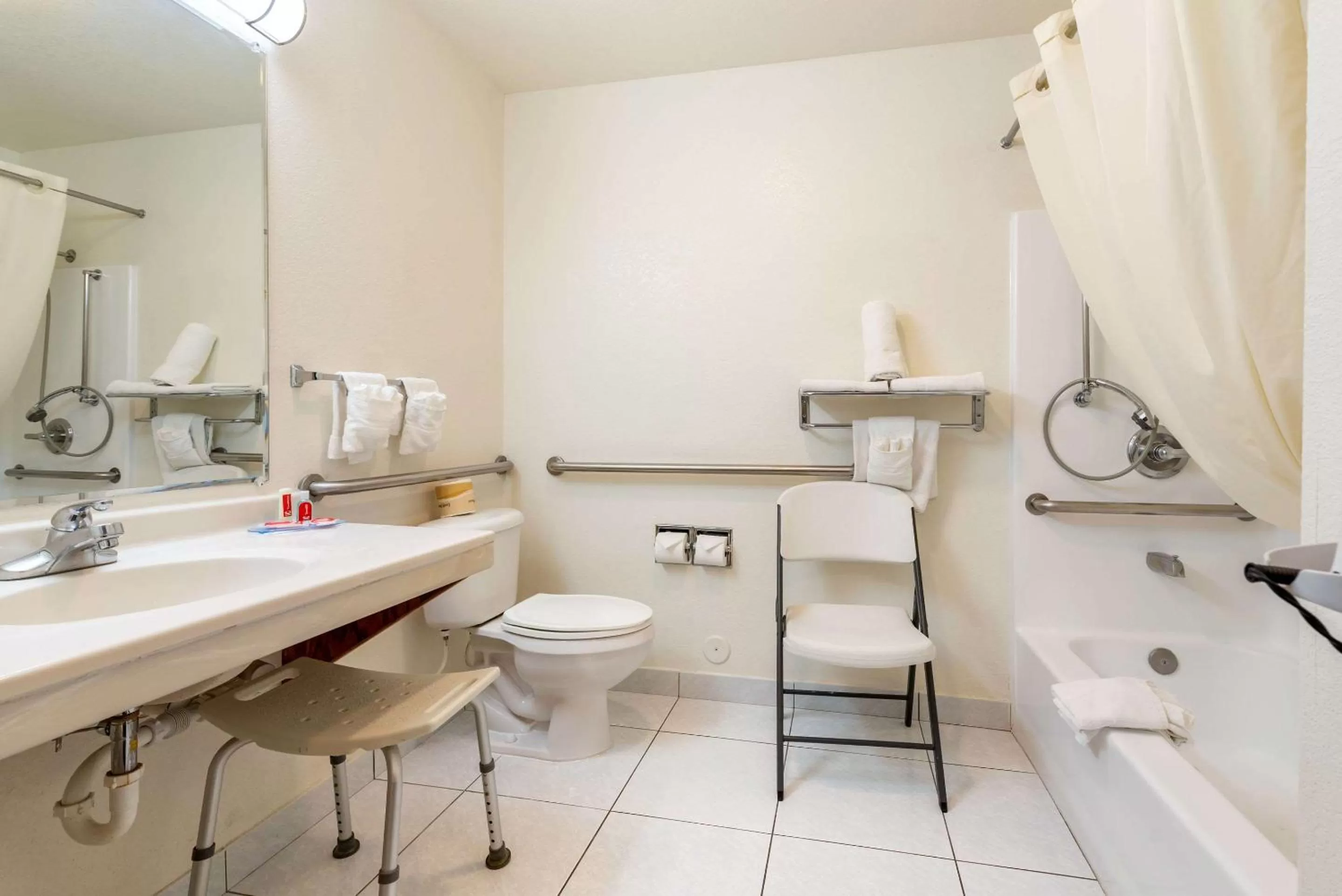 Bathroom in Econo Lodge Pueblo North