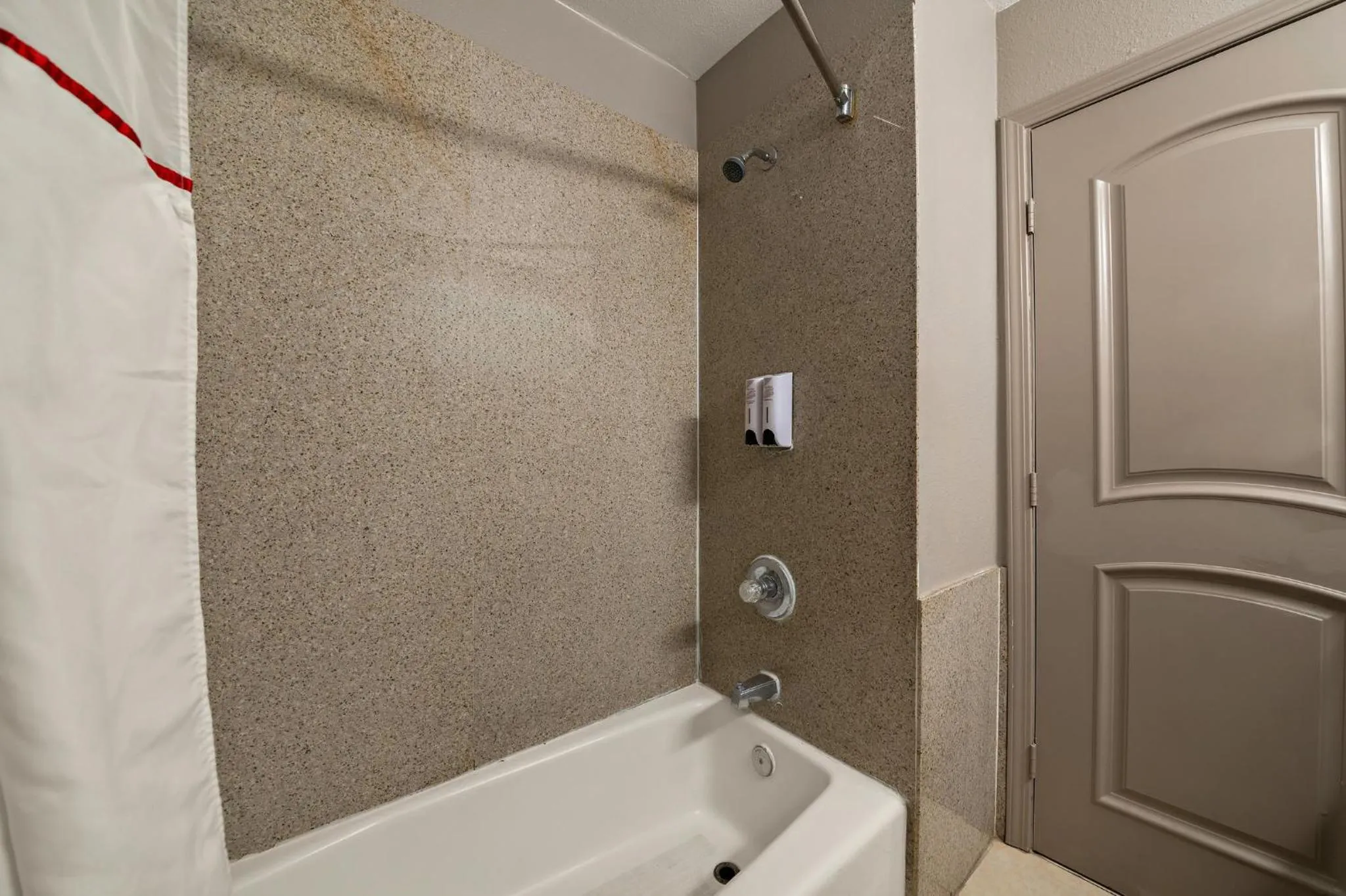 Bathroom in Red Roof Inn Los Angeles - Bellflower