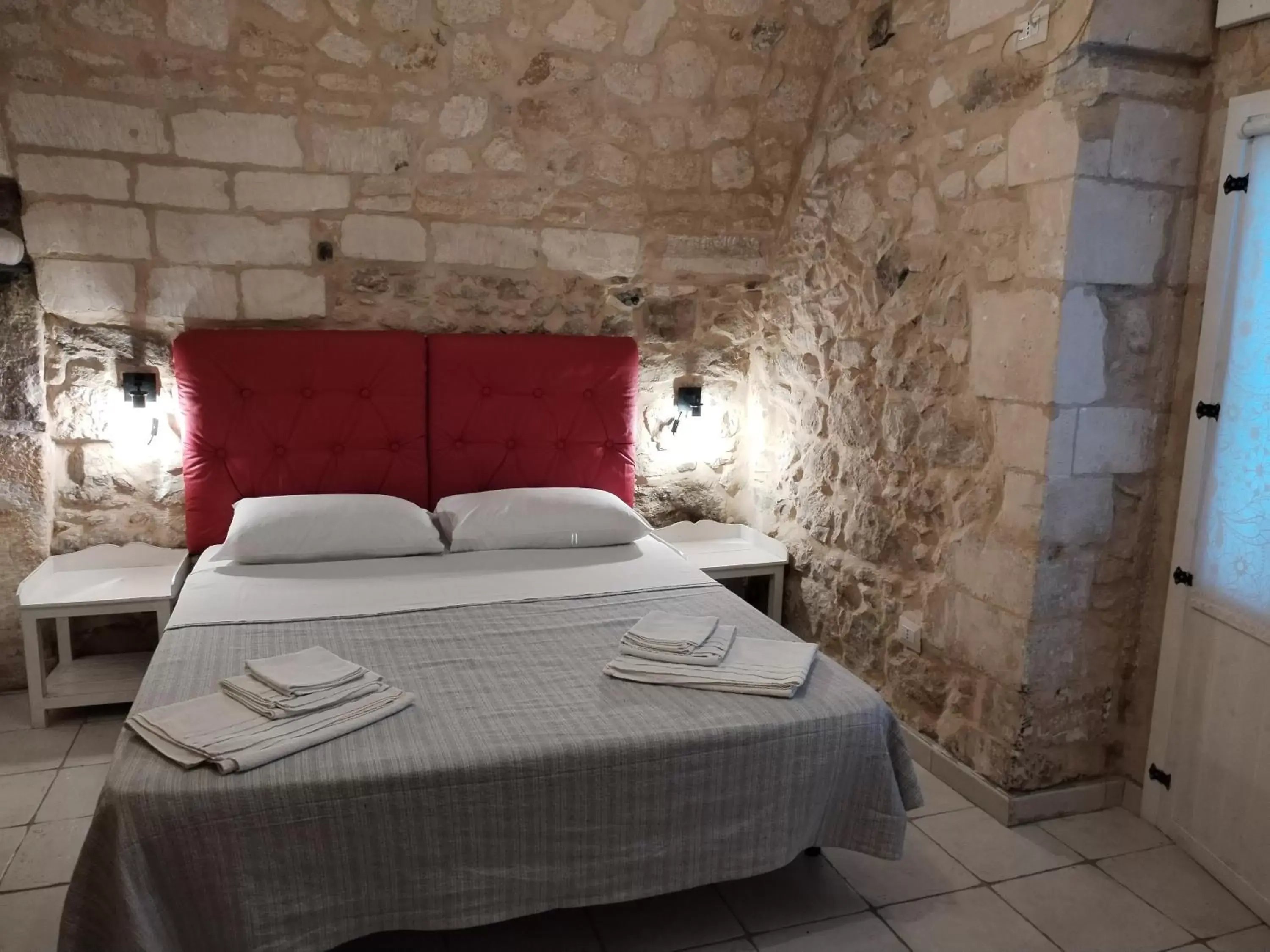 Double Room with Private Bathroom in La carraia Double Room with Private Bathroom in La carraia
