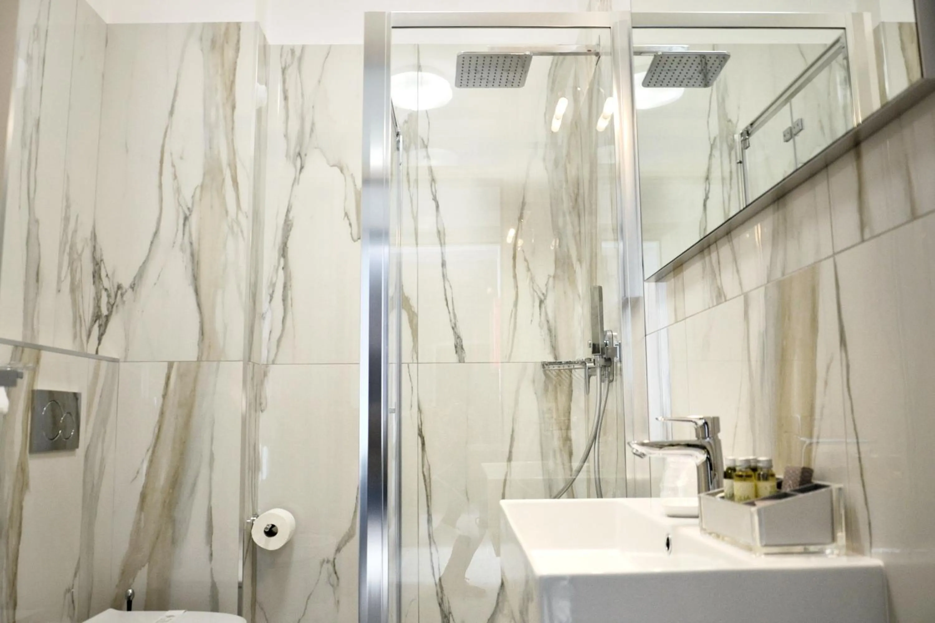 Shower in Hotel Tiffany