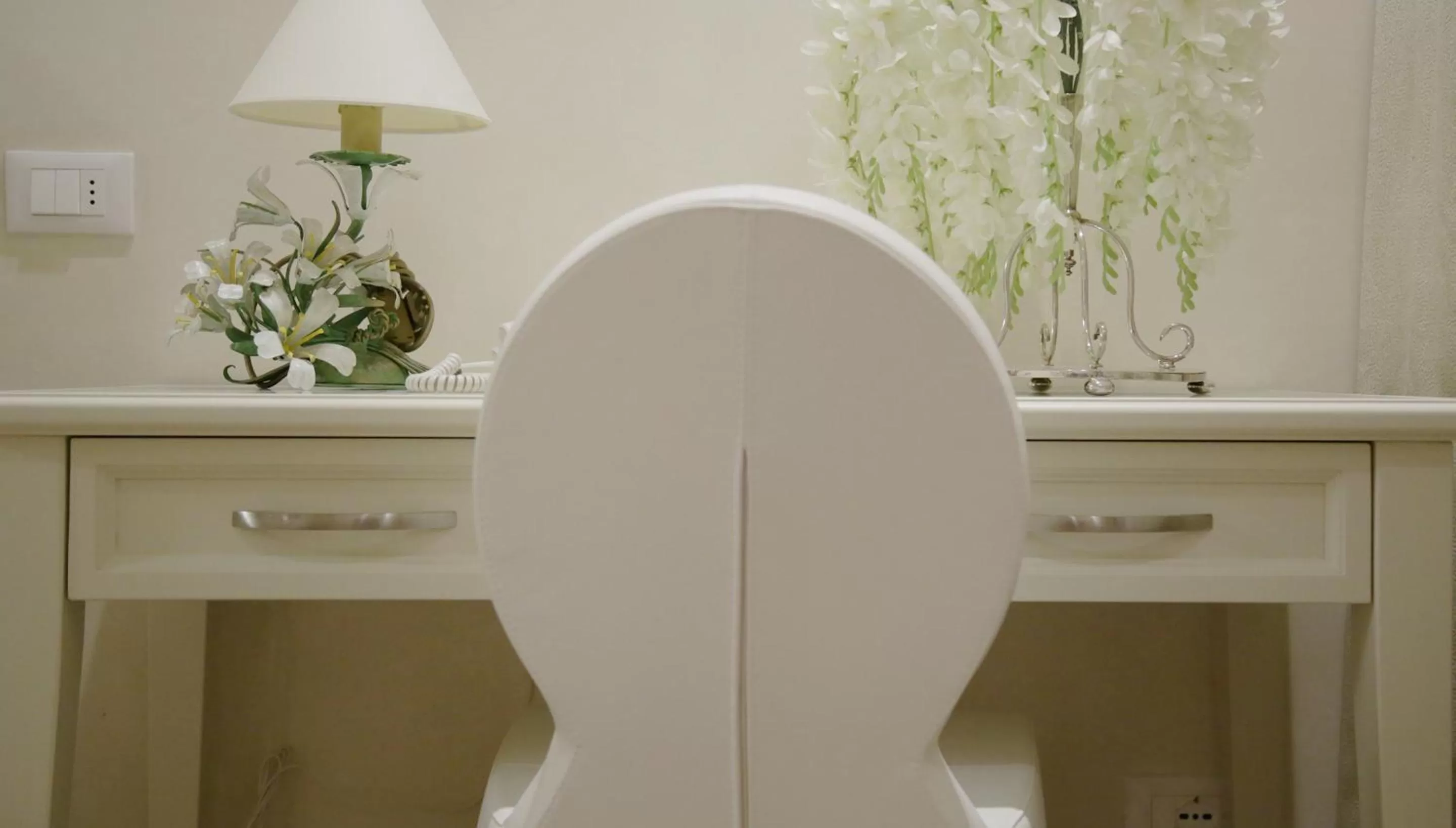 Seating area in Hotel Renaissance