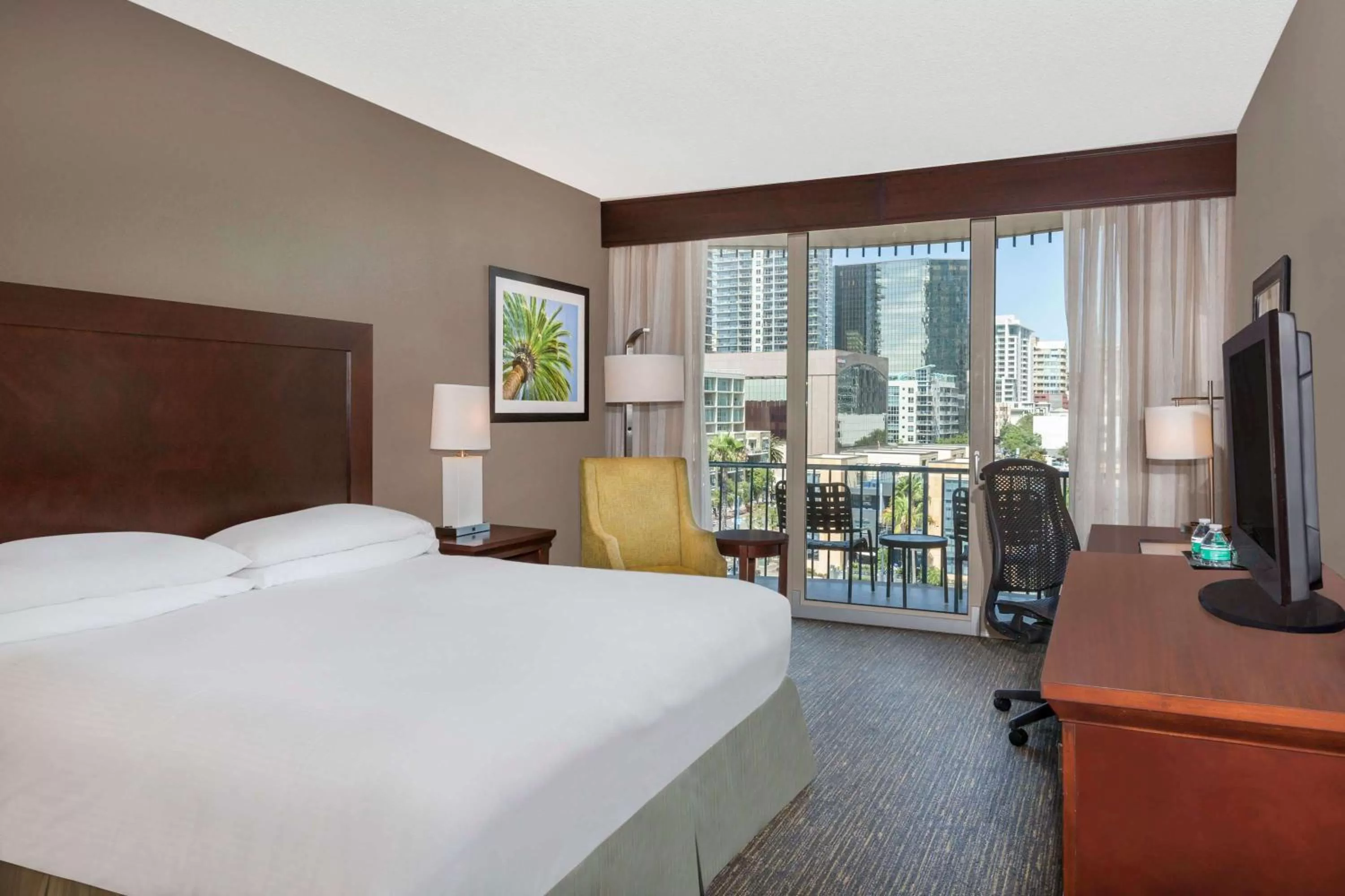 Photo of the whole room, Bed in Wyndham San Diego Bayside