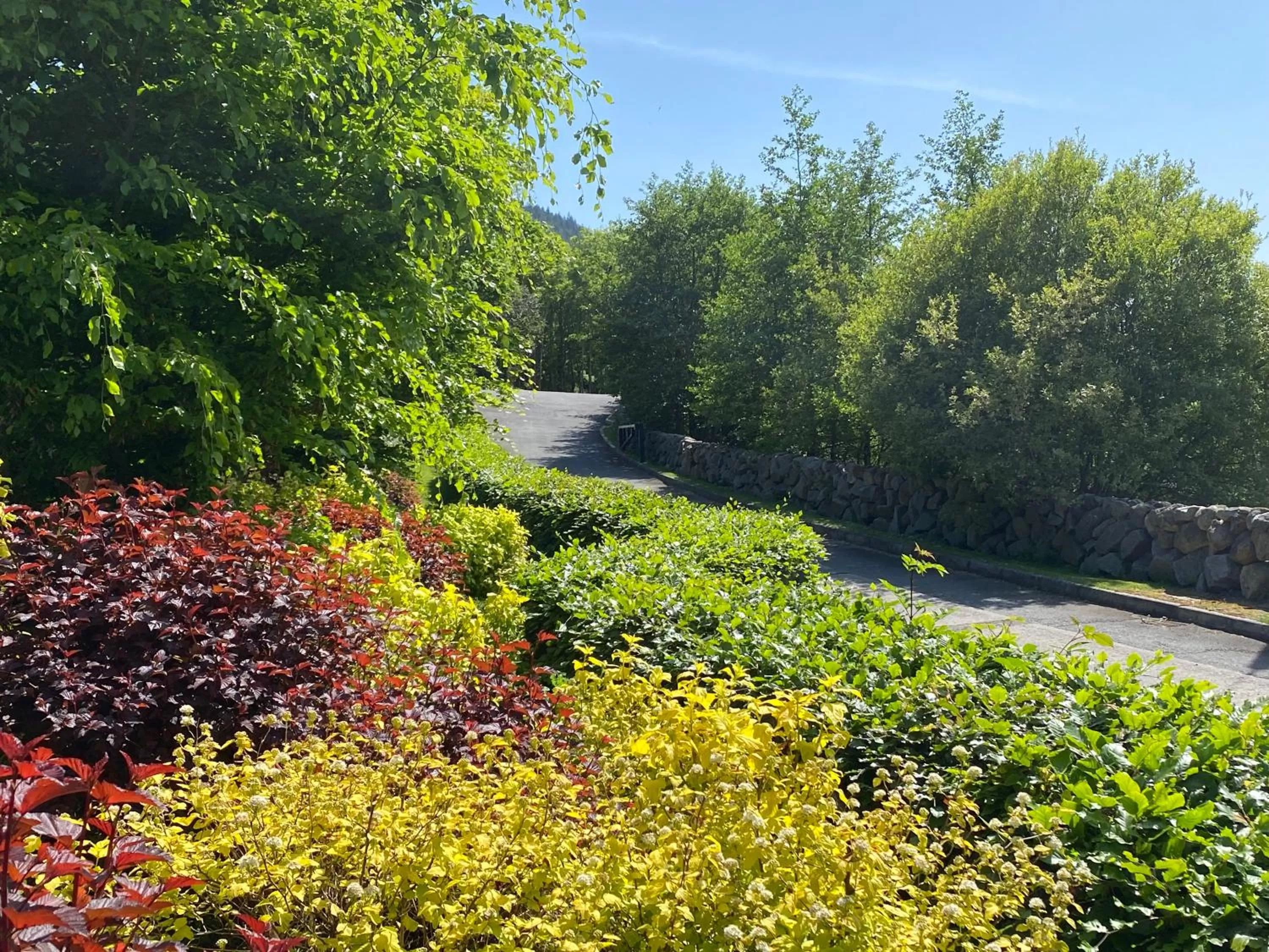 Property building in Rostrevor Valley Holiday Park Rooms with Hot tub and car service