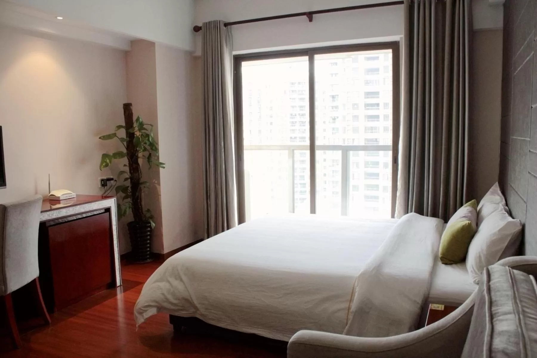 Photo of the whole room, Bed in Guangzhou Victory Apartment