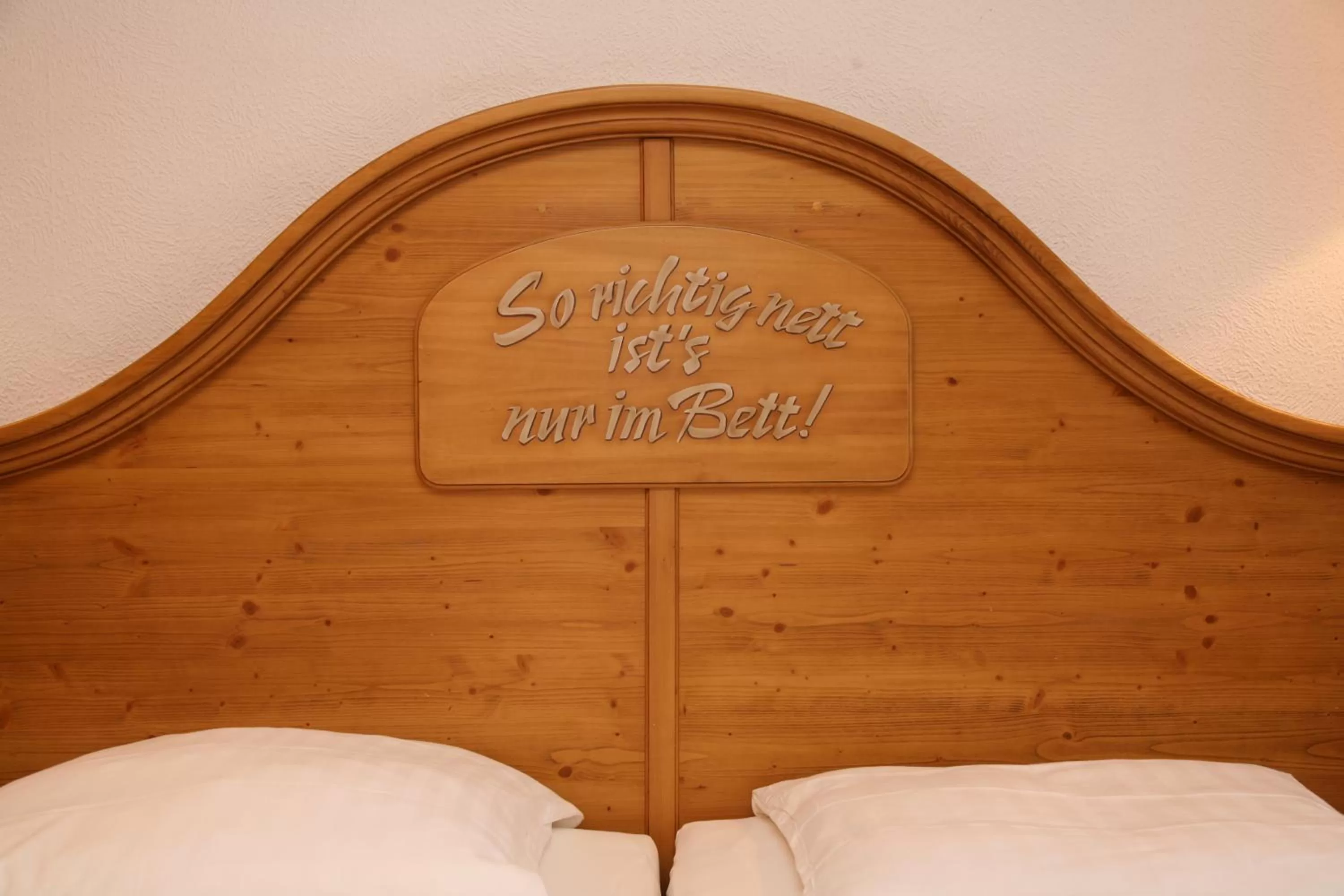 Bed in Hotel-Restaurant Hackteufel