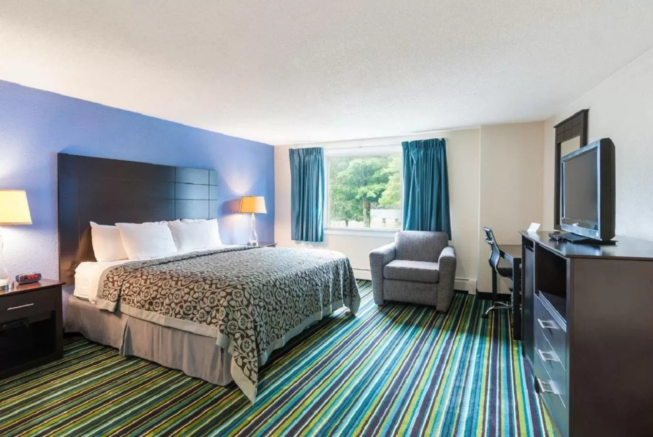 Photo of the whole room, Bed in Days Inn by Wyndham Lincoln