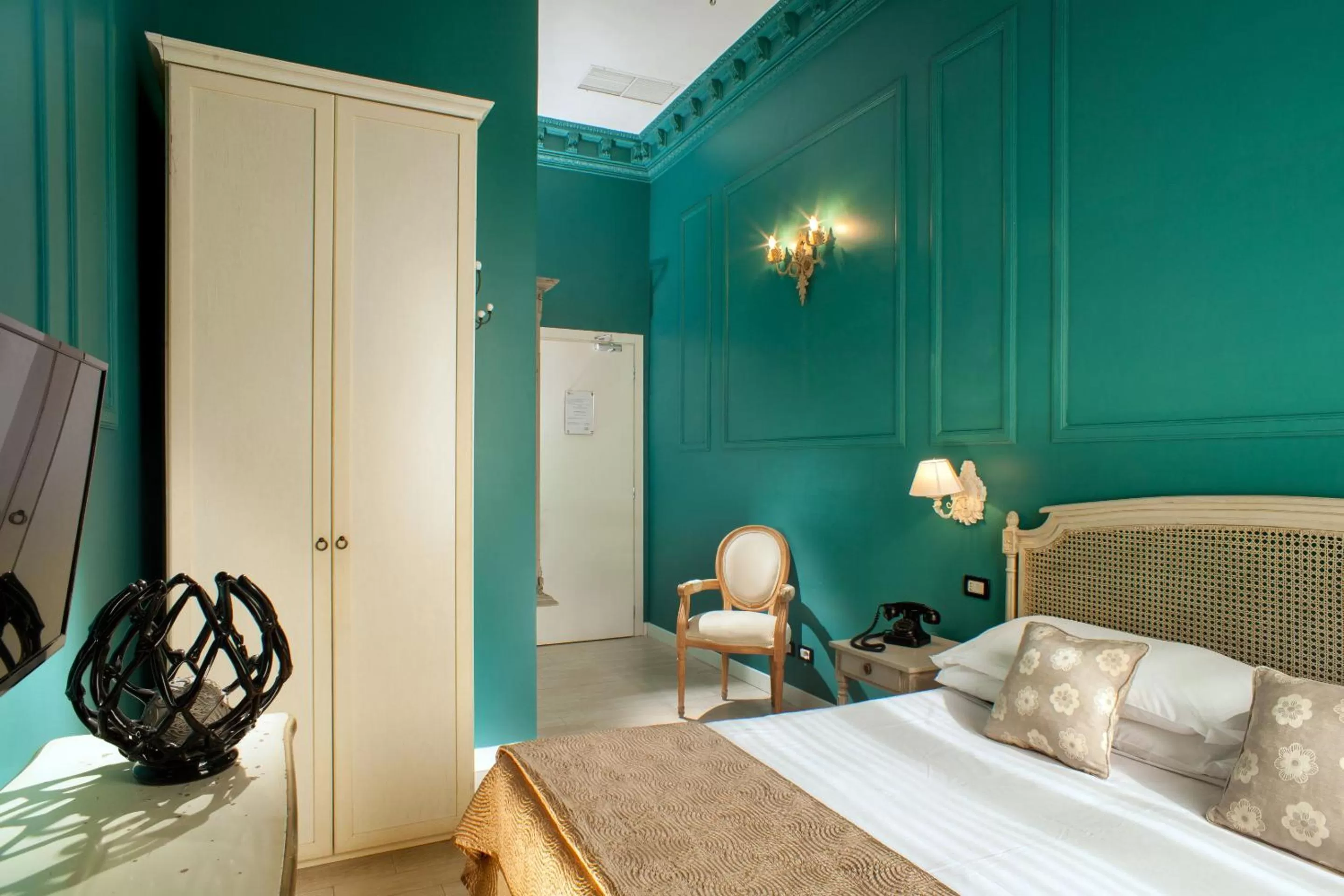 Bedroom, Bed in The B Place