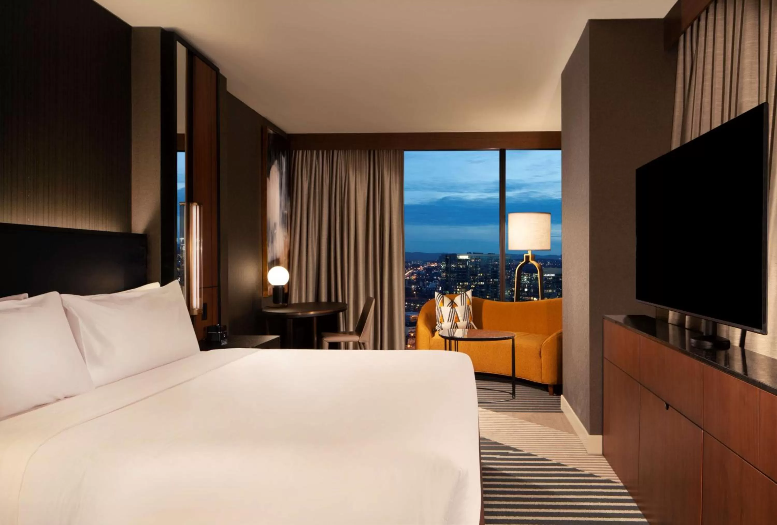 Photo of the whole room, Bed in Grand Hyatt Nashville