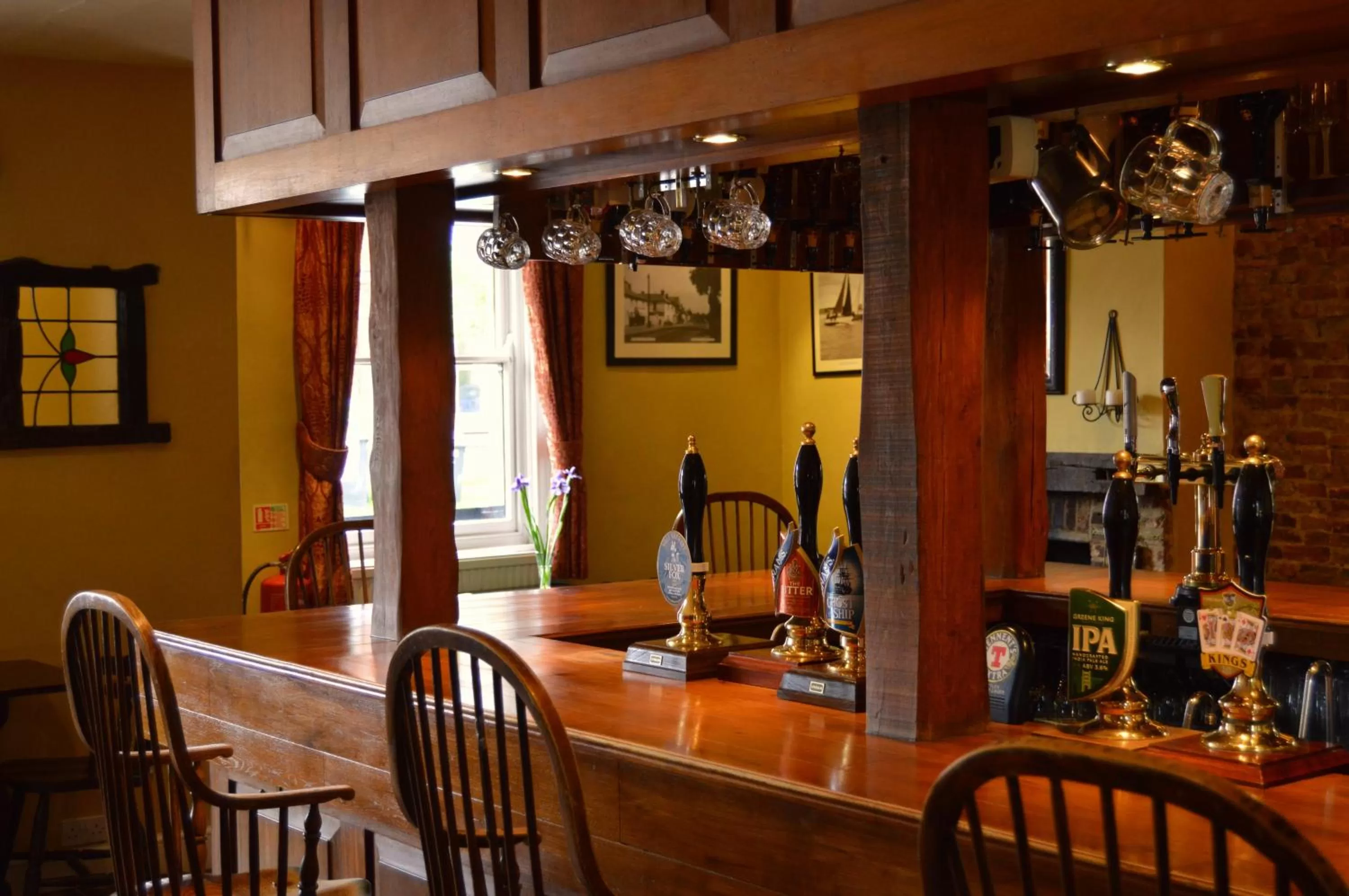 Lounge or bar in The Crown Inn Hotel