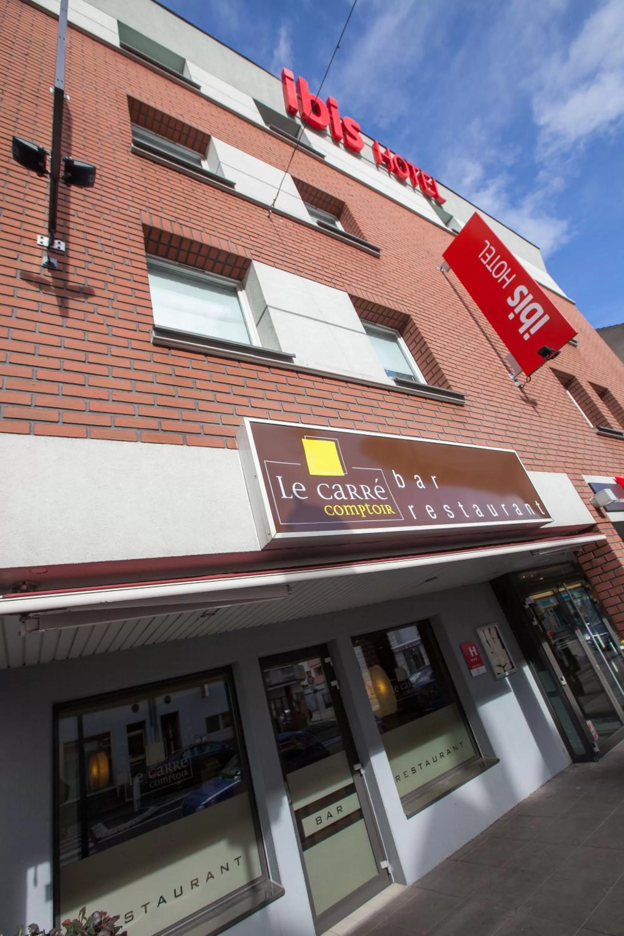 Facade/entrance in Ibis Aéroport Bâle Mulhouse