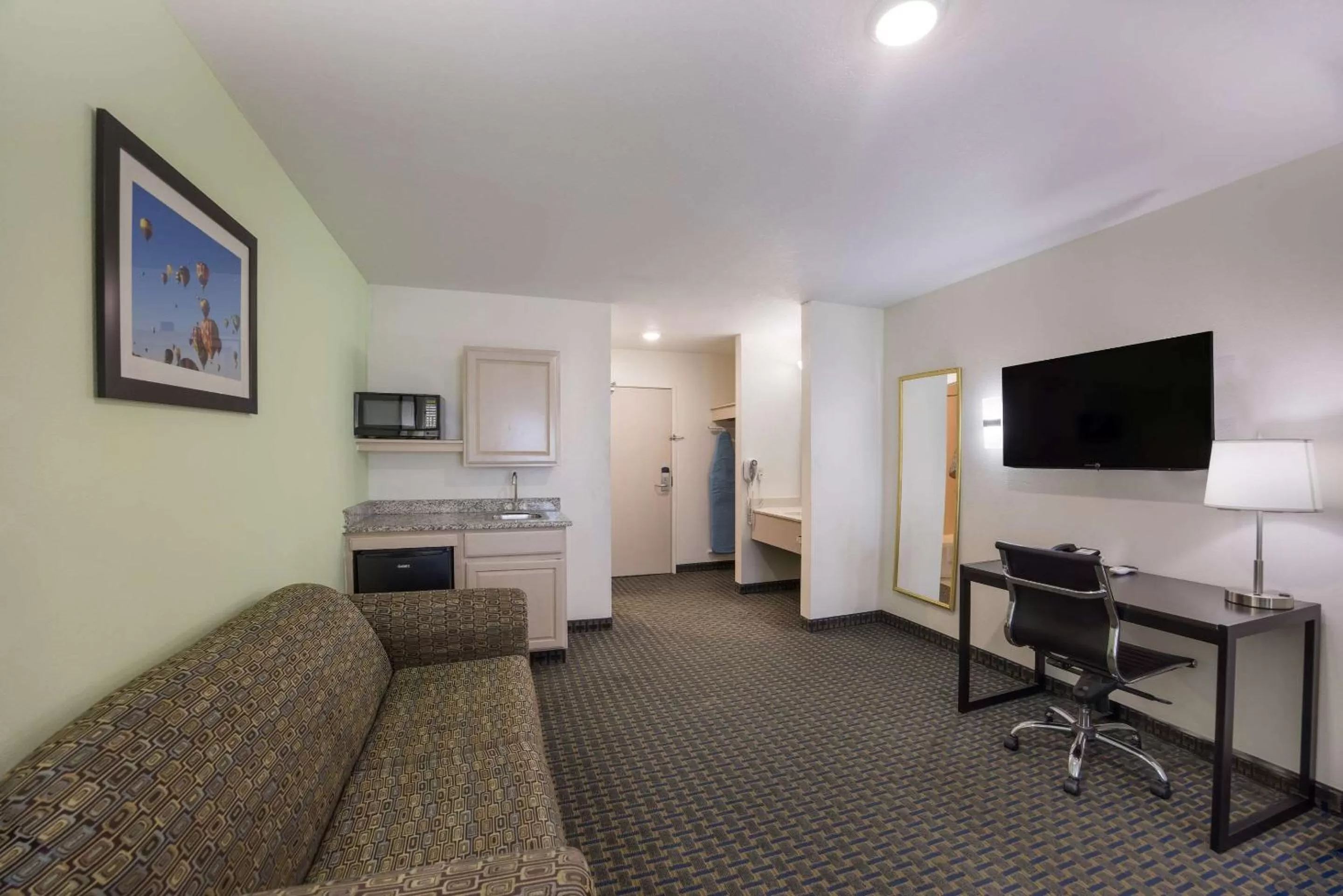TV and multimedia in Quality Inn & Suites Clayton, NM