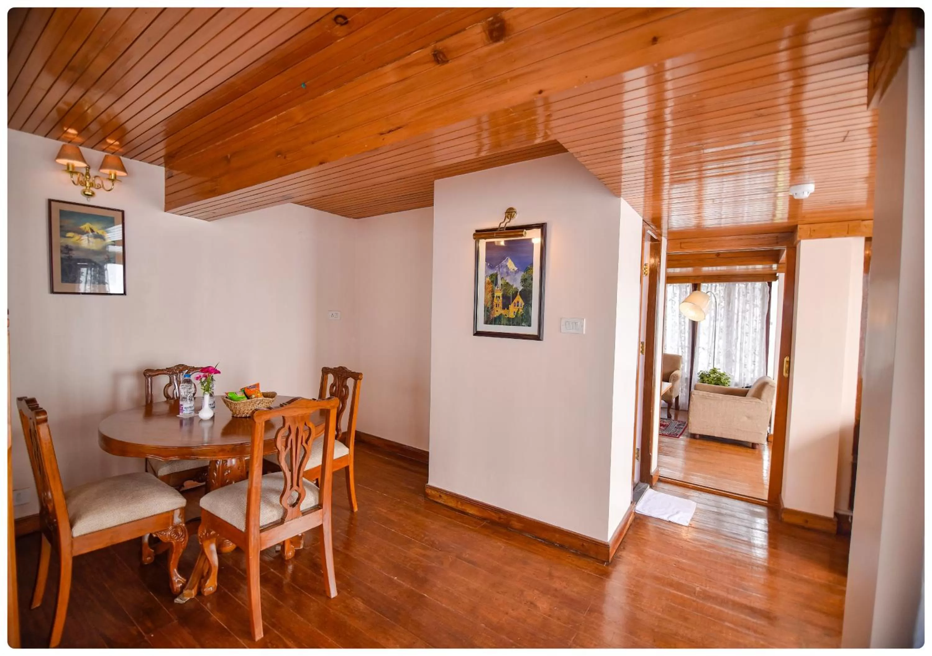 Living room, Dining Area in Cedar Inn