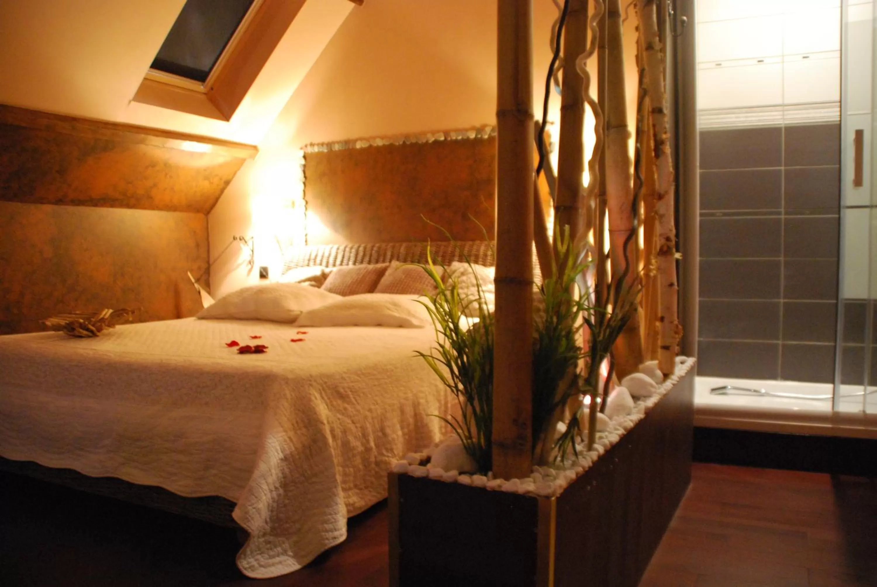 Bed in Secret d'une Nuit a vicq prės de valenciennes,onnaing,saint saulve avec piscine , jaccuzi