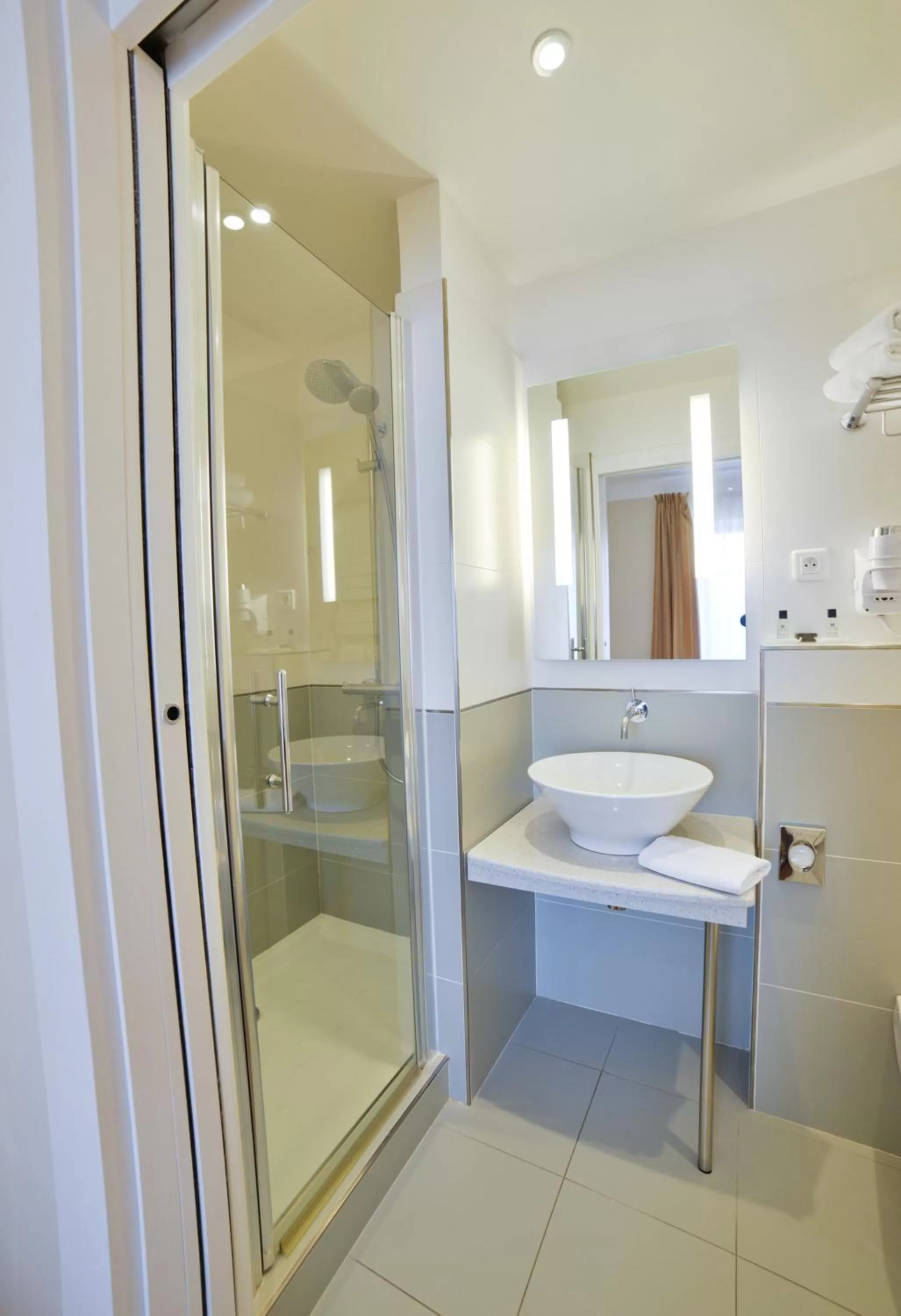 Bathroom in Hôtel Mercure Bayonne Centre Le Grand Hotel