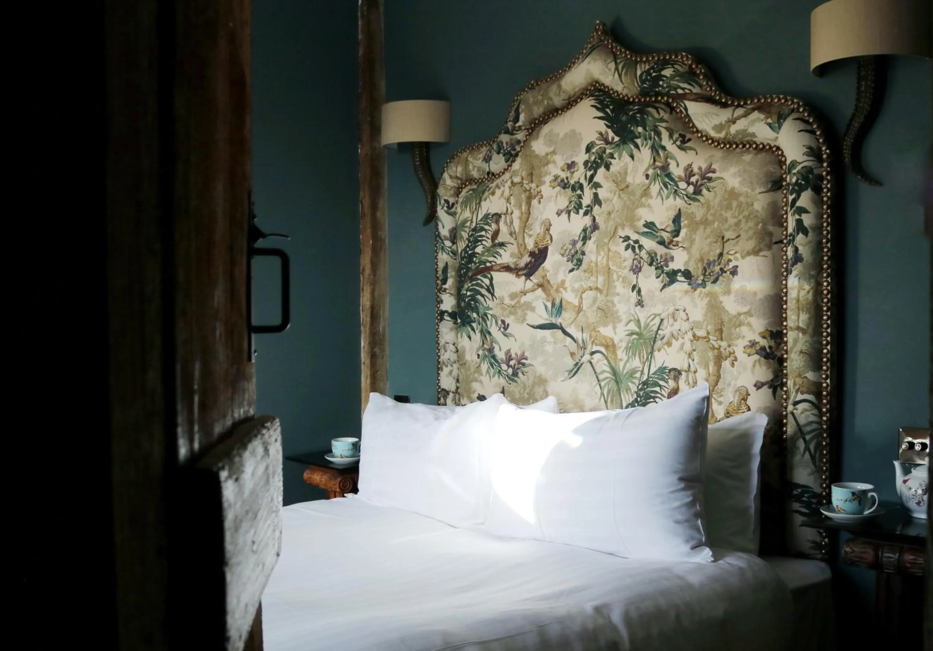 Bedroom, Bed in The White Hart Hotel