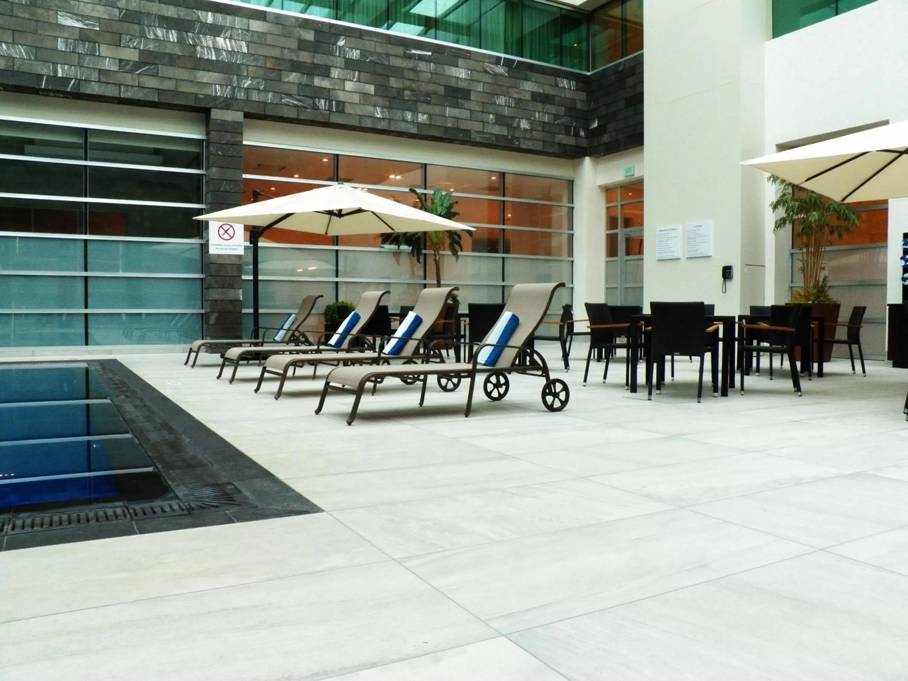 Swimming pool in Holiday Inn & Suites Plaza Mayor by IHG