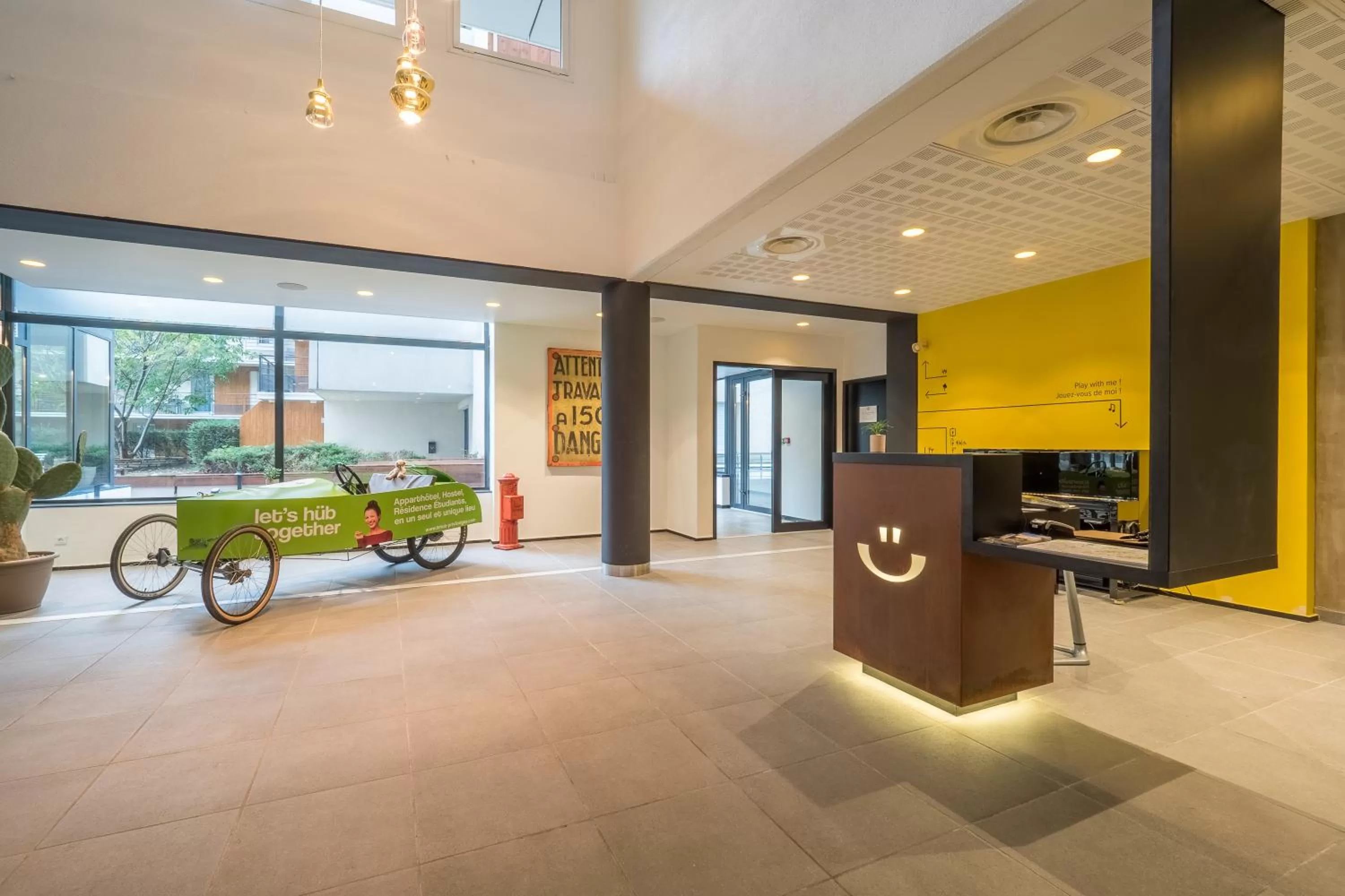 Lobby or reception in Apparthotel Le Hüb Grenoble