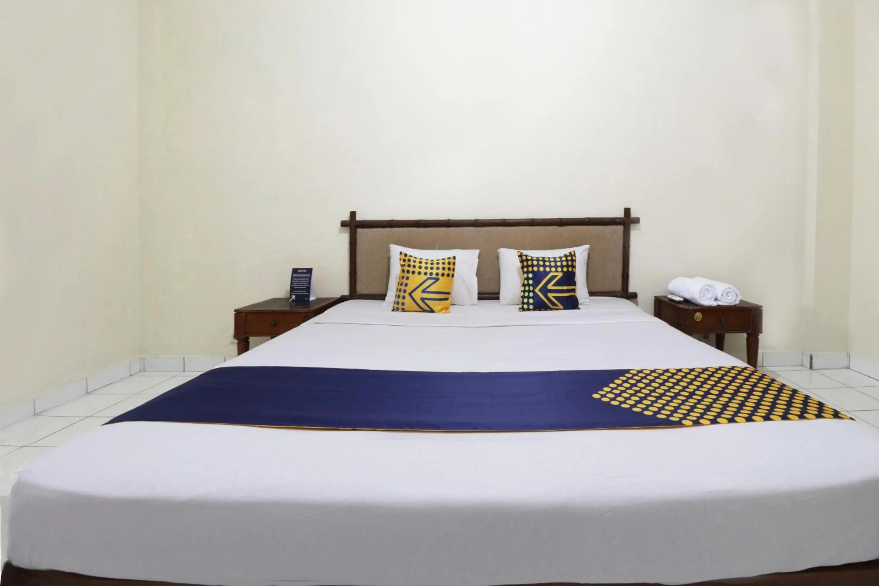 Double Room in SPOT ON 2426 Hotel Aget Jaya Ii