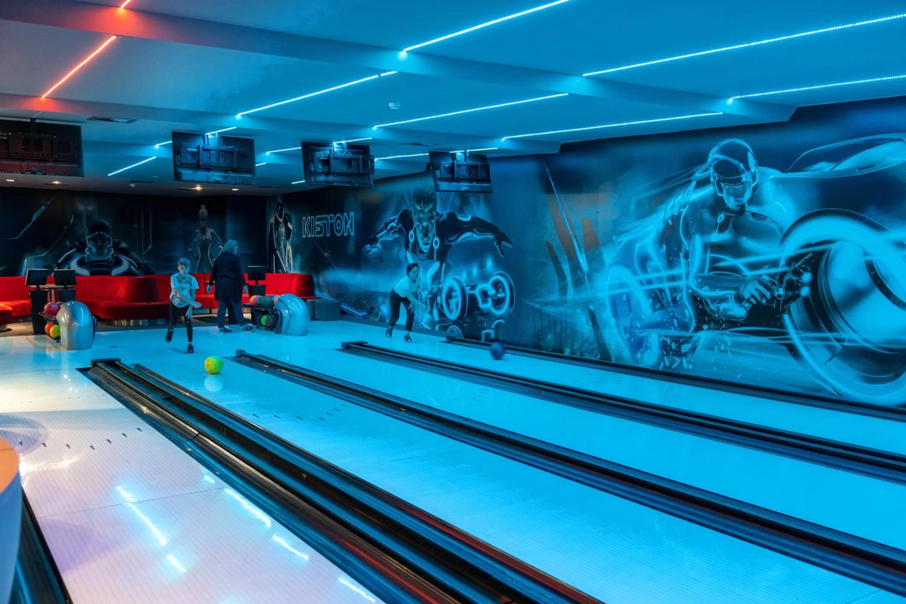 People in Hotel Kiston