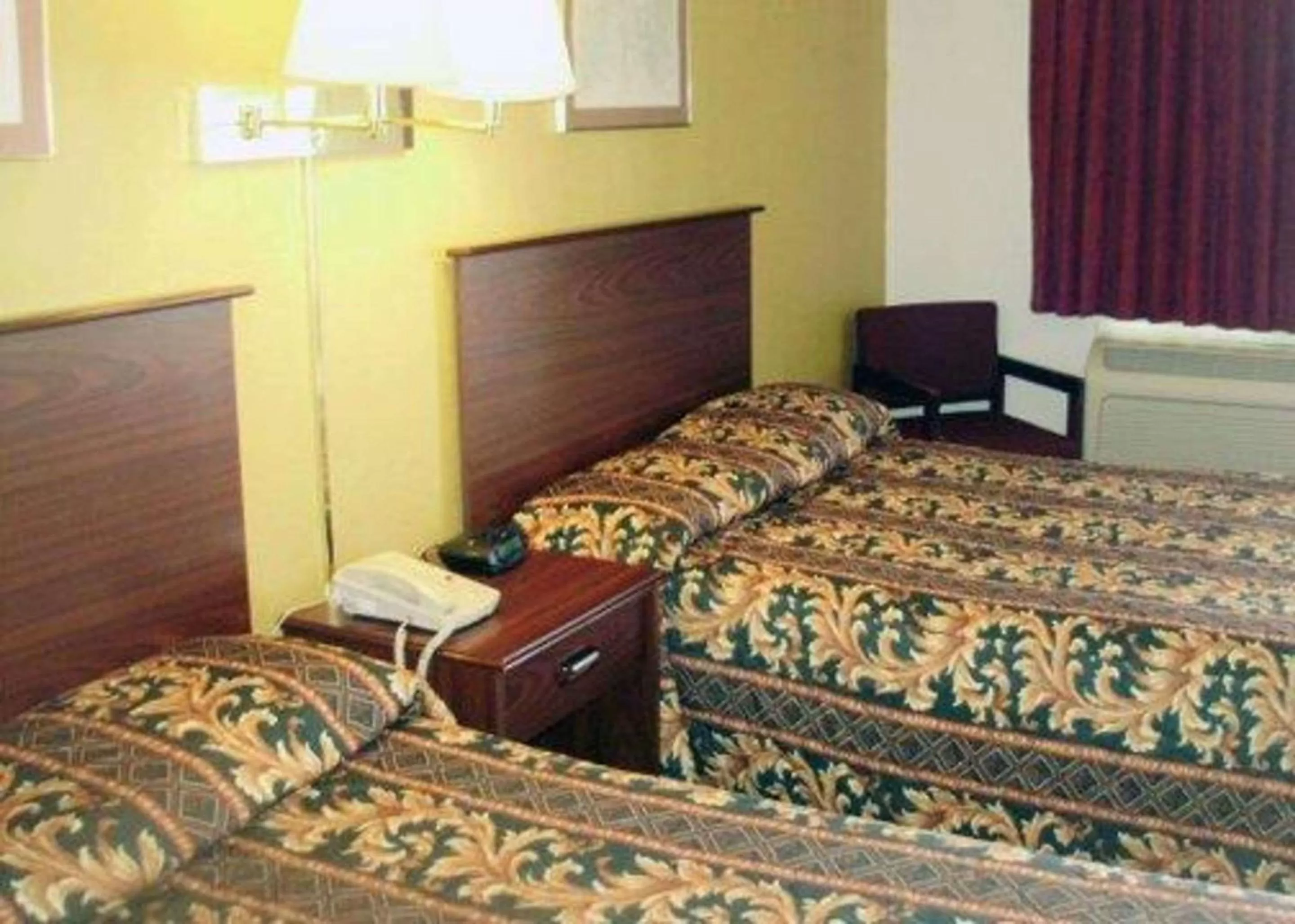 Photo of the whole room, Bed in Rodeway Inn