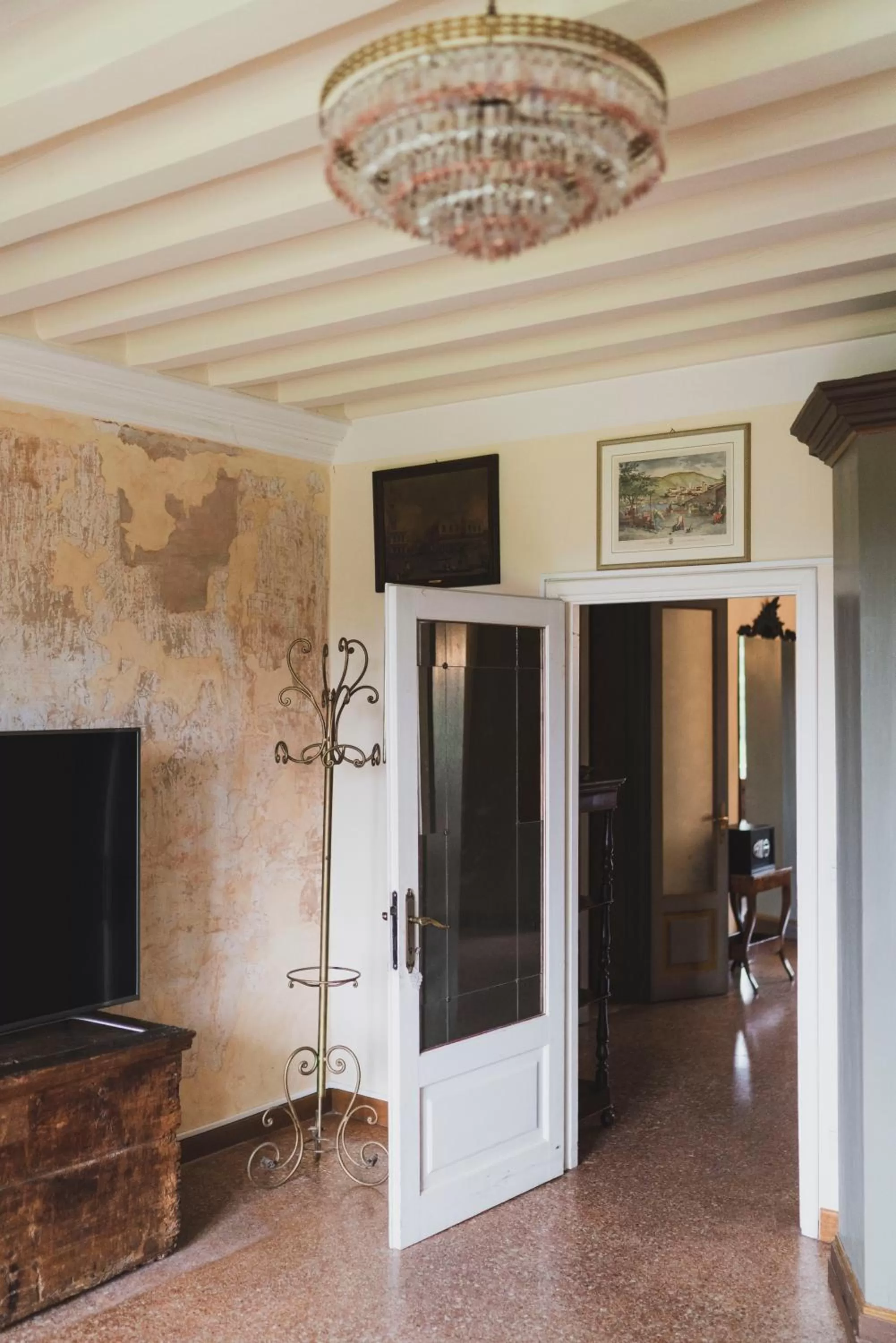 Communal lounge/ TV room in Villa Stecchini