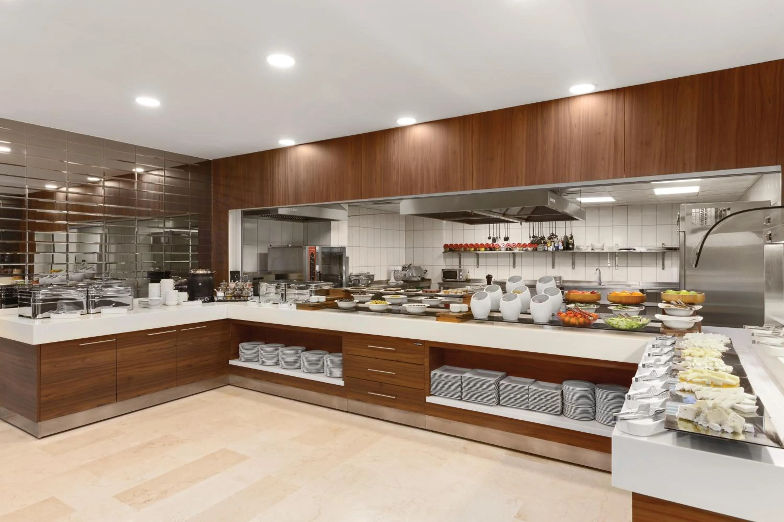 Restaurant/places to eat in Ramada Encore Istanbul Kartal