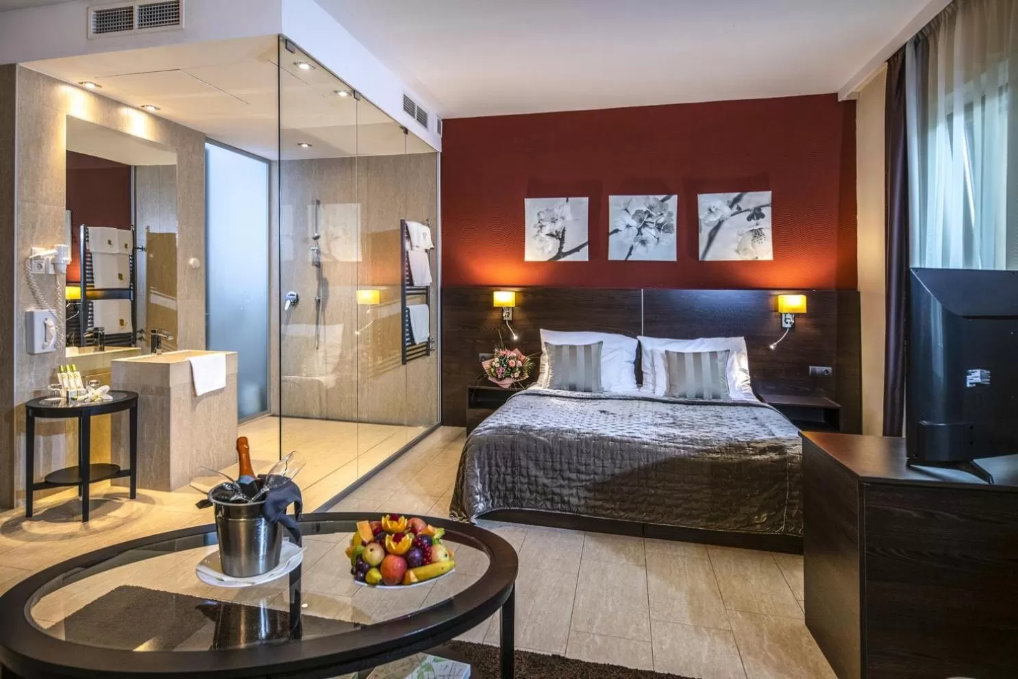 Photo of the whole room, Bed in Budapest Airport Hotel Stáció Wellness & Konferencia