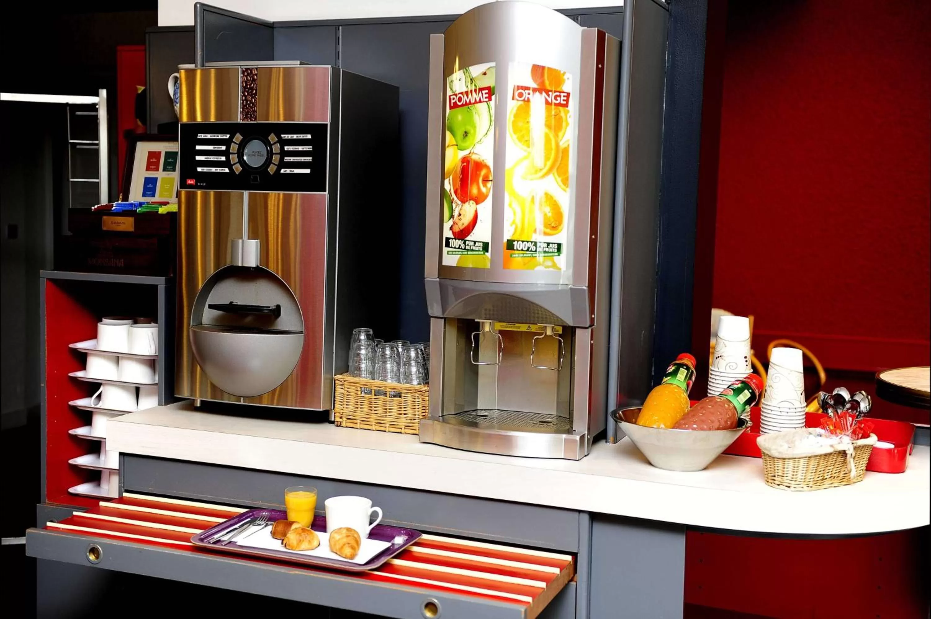 Restaurant/places to eat in ibis Lyon Est Beynost