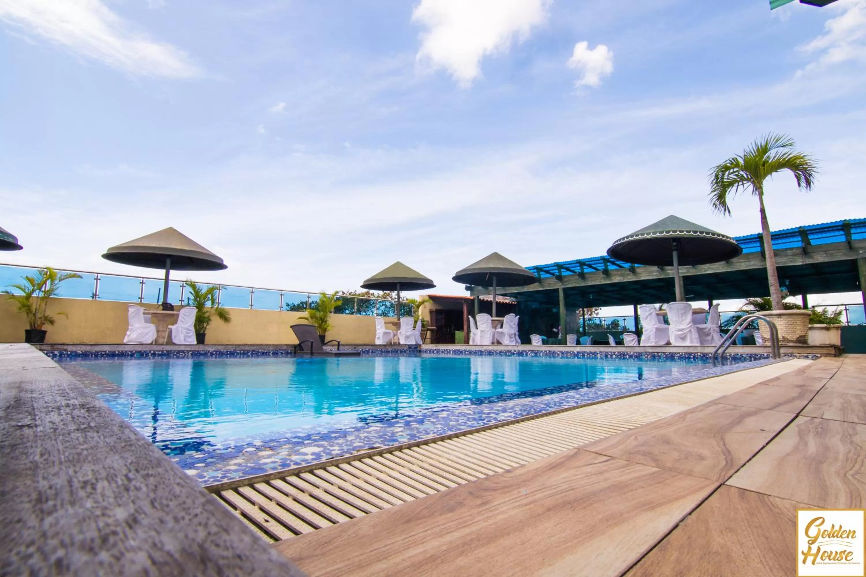 Swimming pool in Golden House Hotel & Convention Center